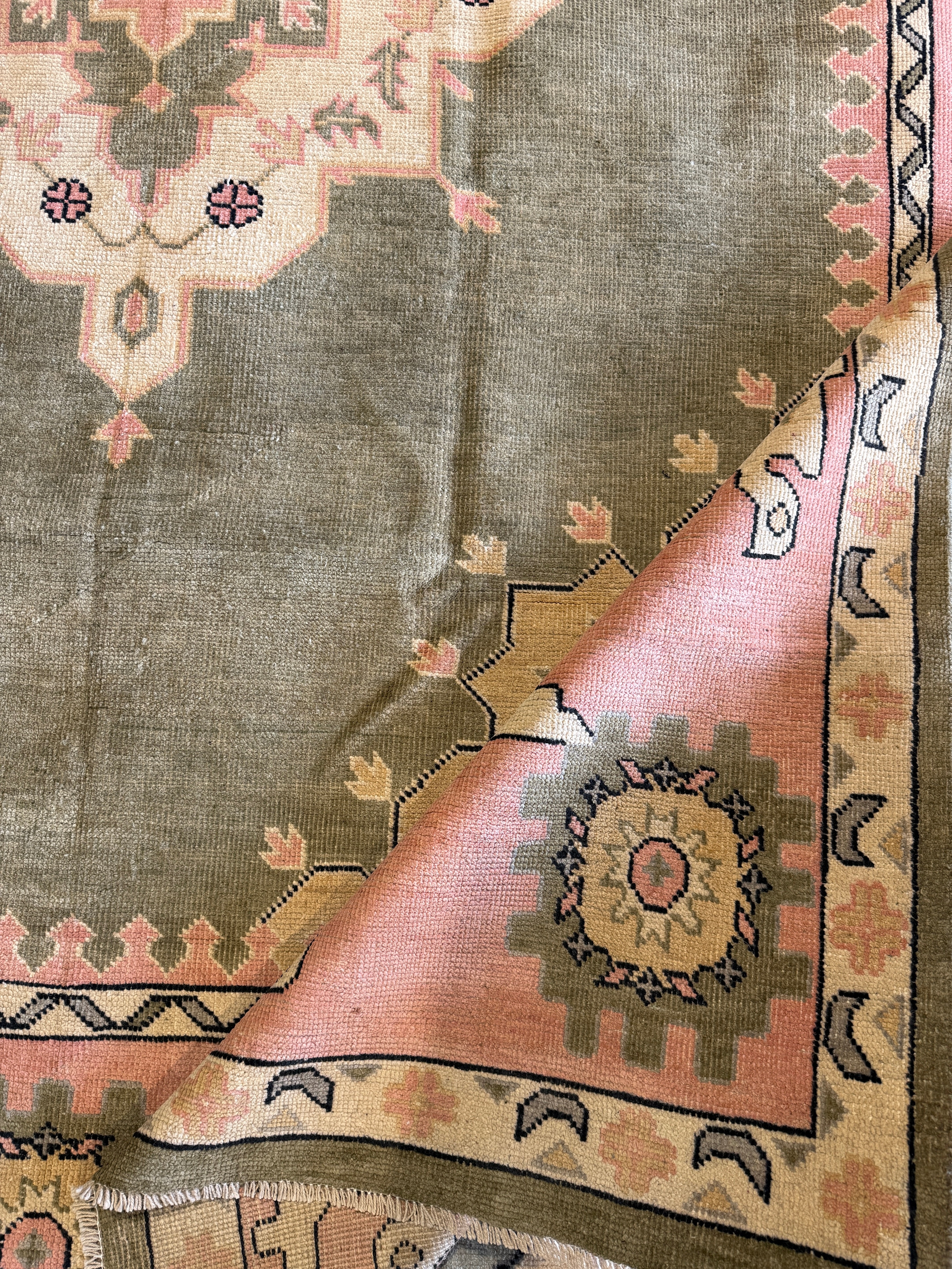 Andreina Santos 8.10x12.2 Pink Afghani Oushak