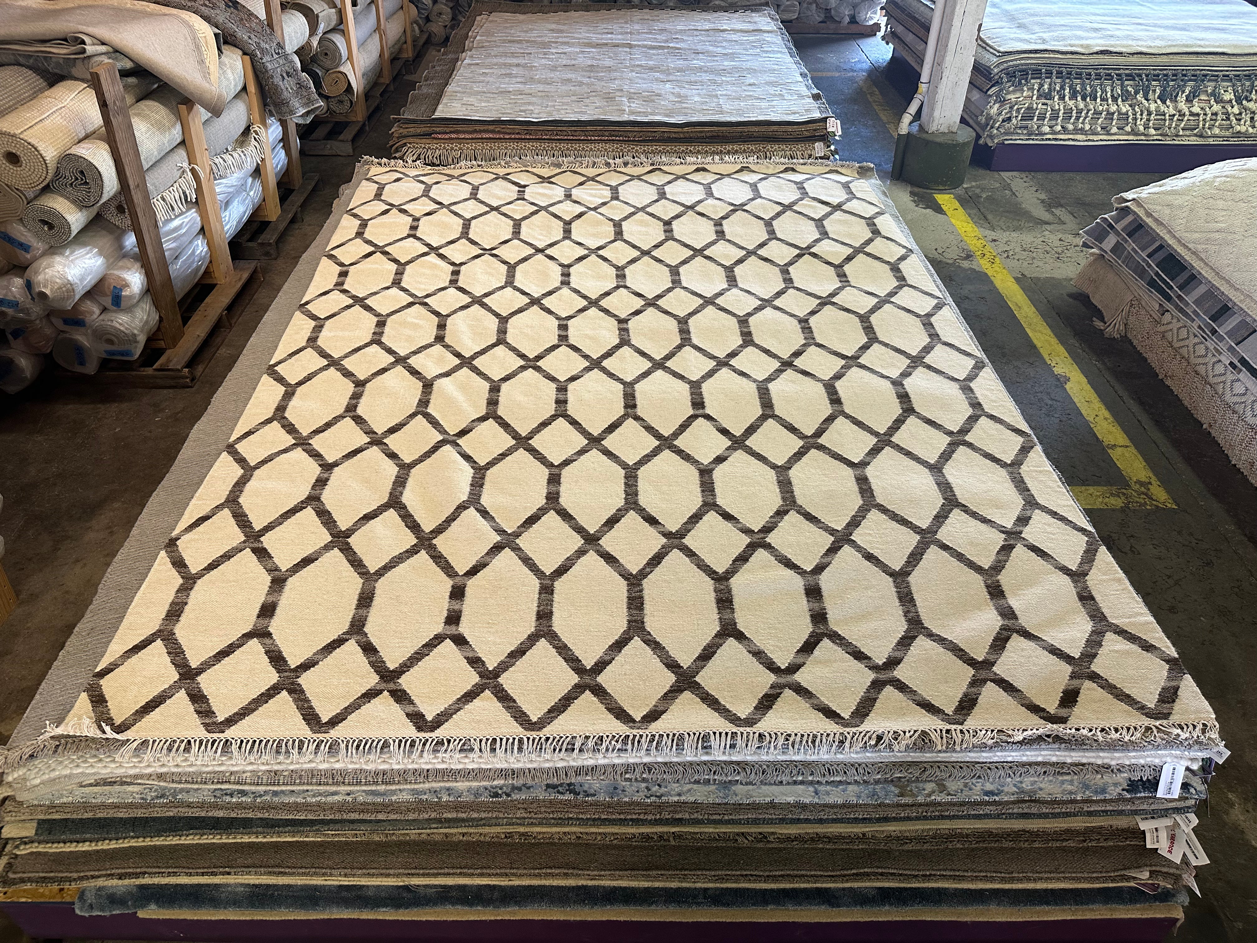 Fisher Heights Handwoven White and Brown Durrie Rug (Multiple Sizes) CLEARANCE