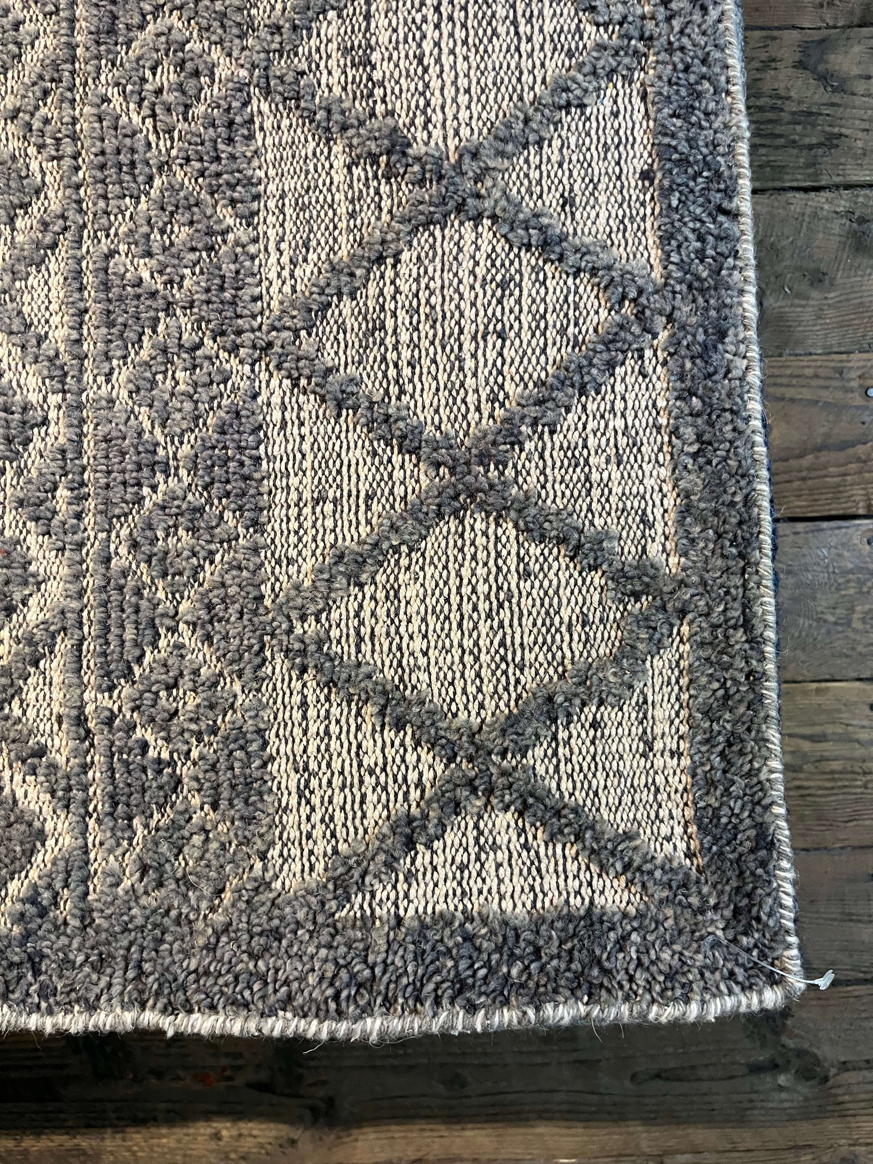 Portland 5x7.9 Hand-Knotted Grey Rug (Multiple Styles) | Banana Manor Rug Company