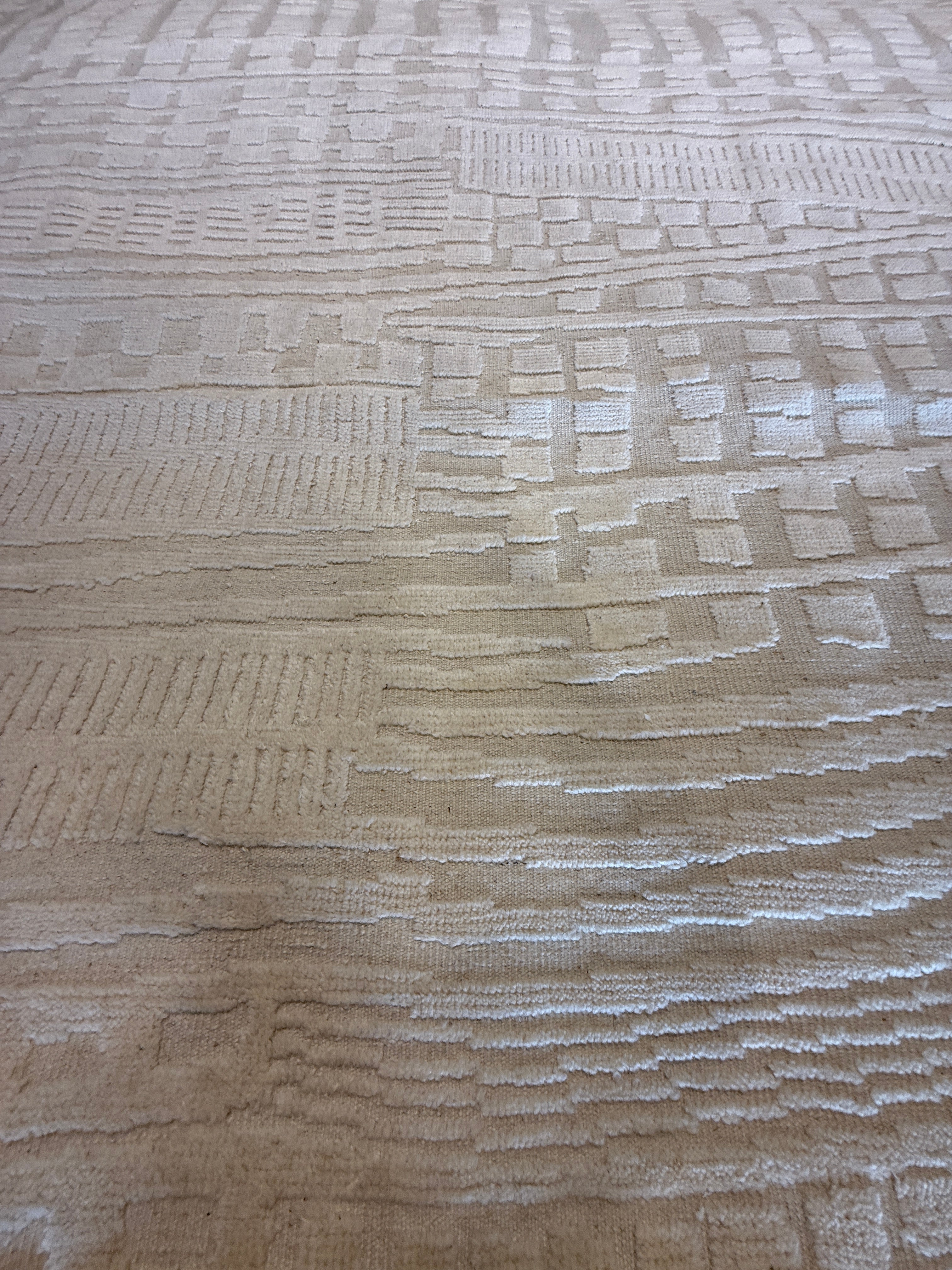 Omar 8x10 Hand-Knotted Ivory Cut Pile