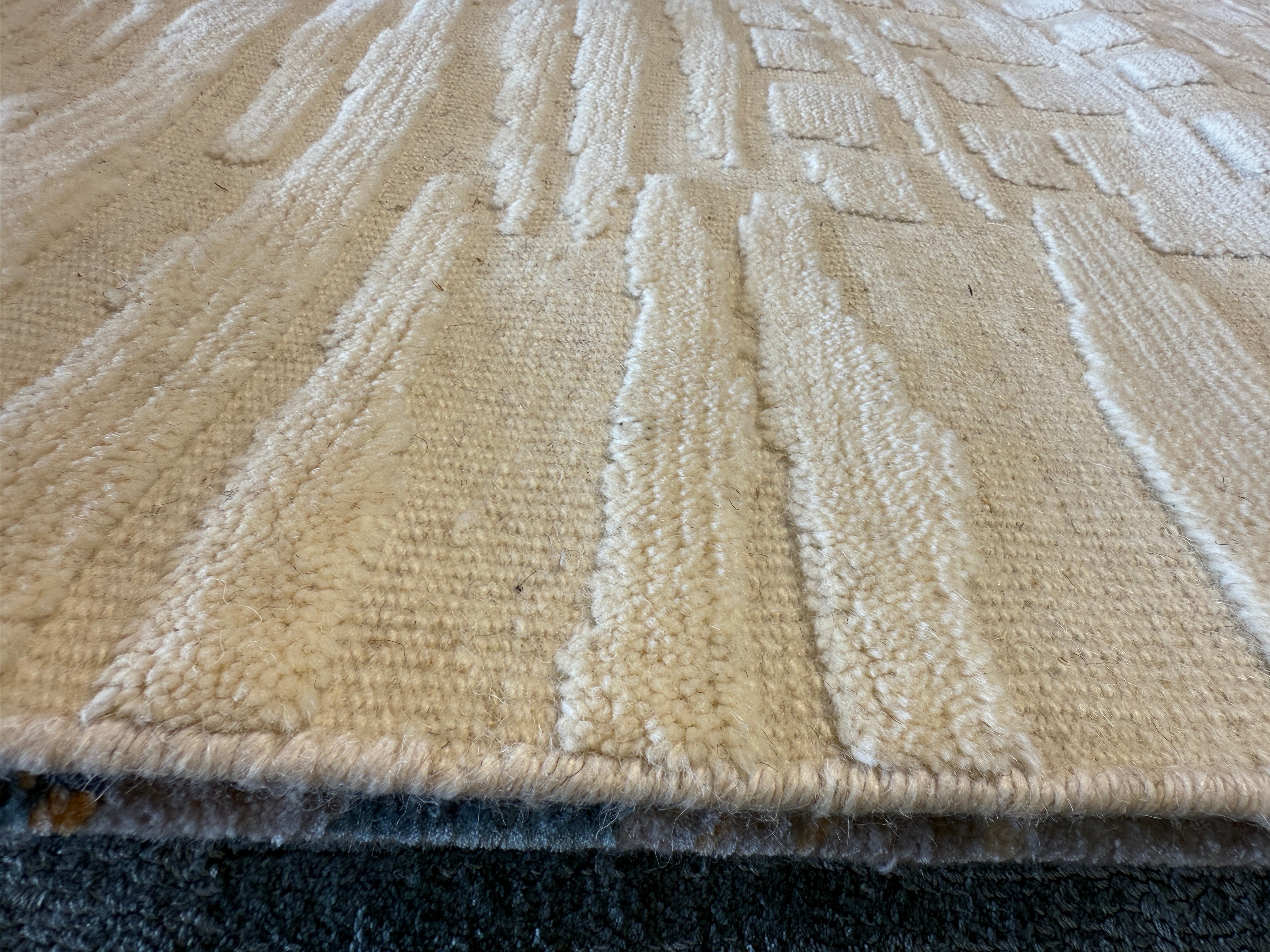 Omar 8x10 Hand-Knotted Ivory Cut Pile