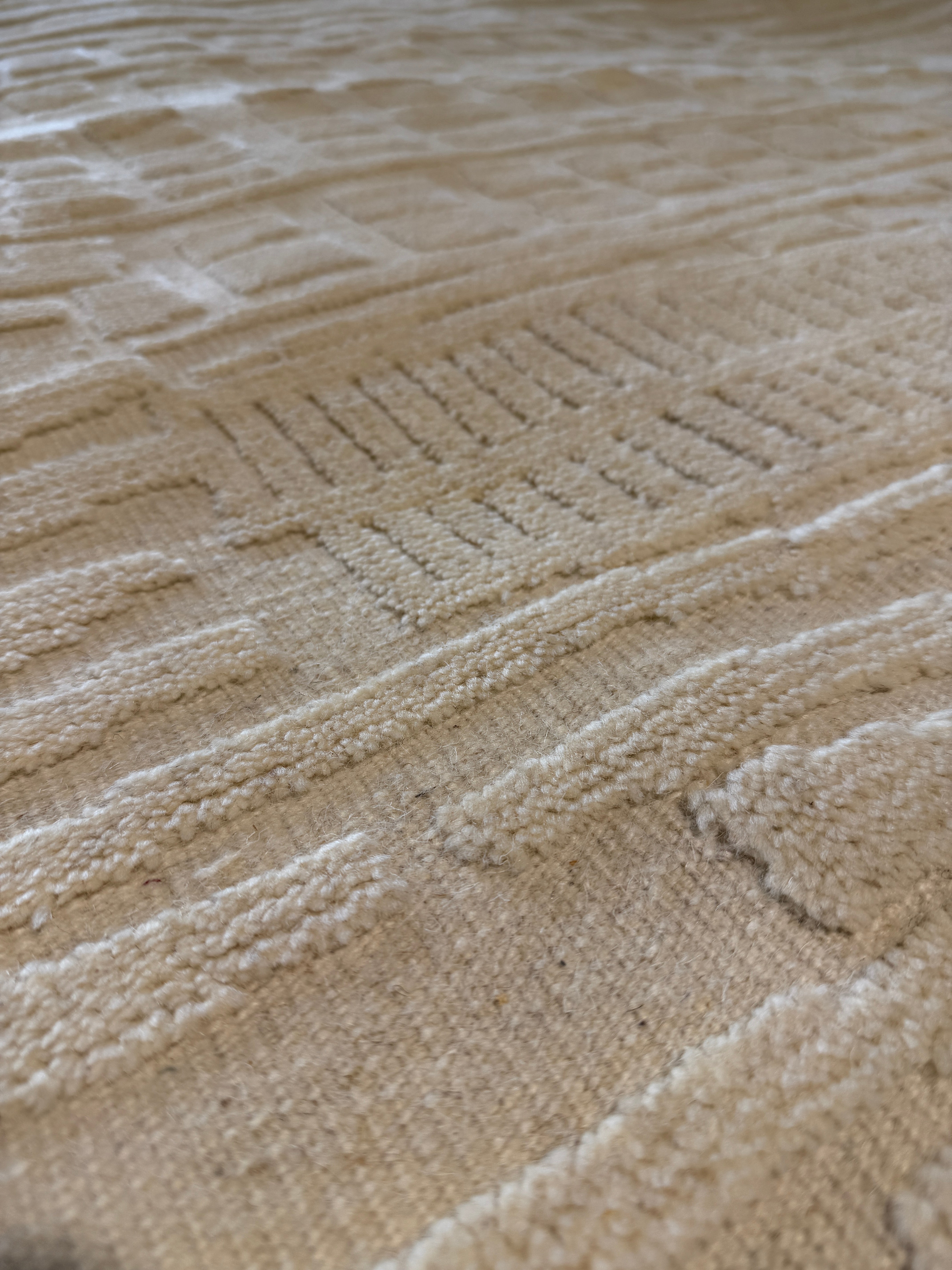 Omar 8x10 Hand-Knotted Ivory Cut Pile
