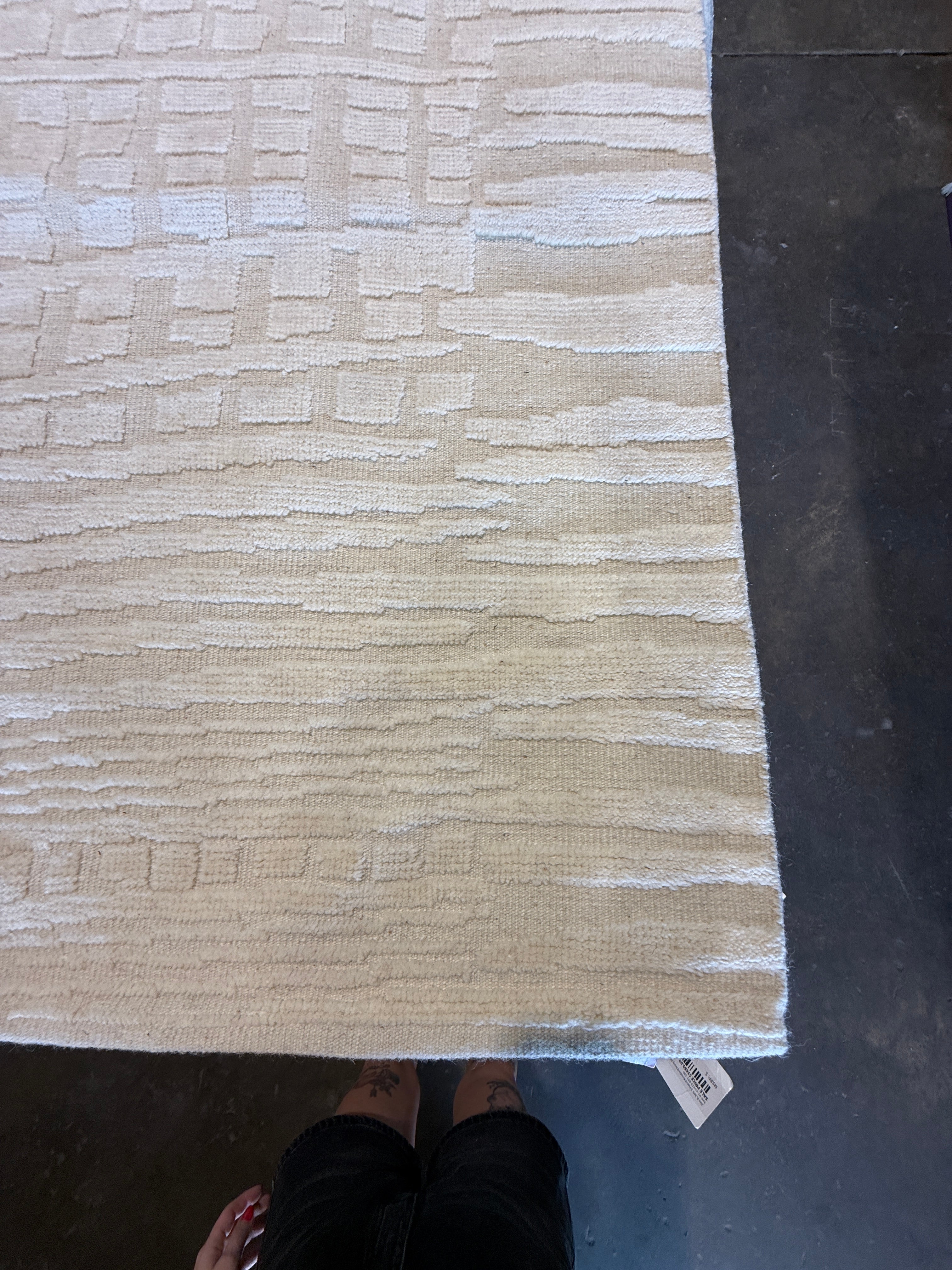 Omar 8x10 Hand-Knotted Ivory Cut Pile