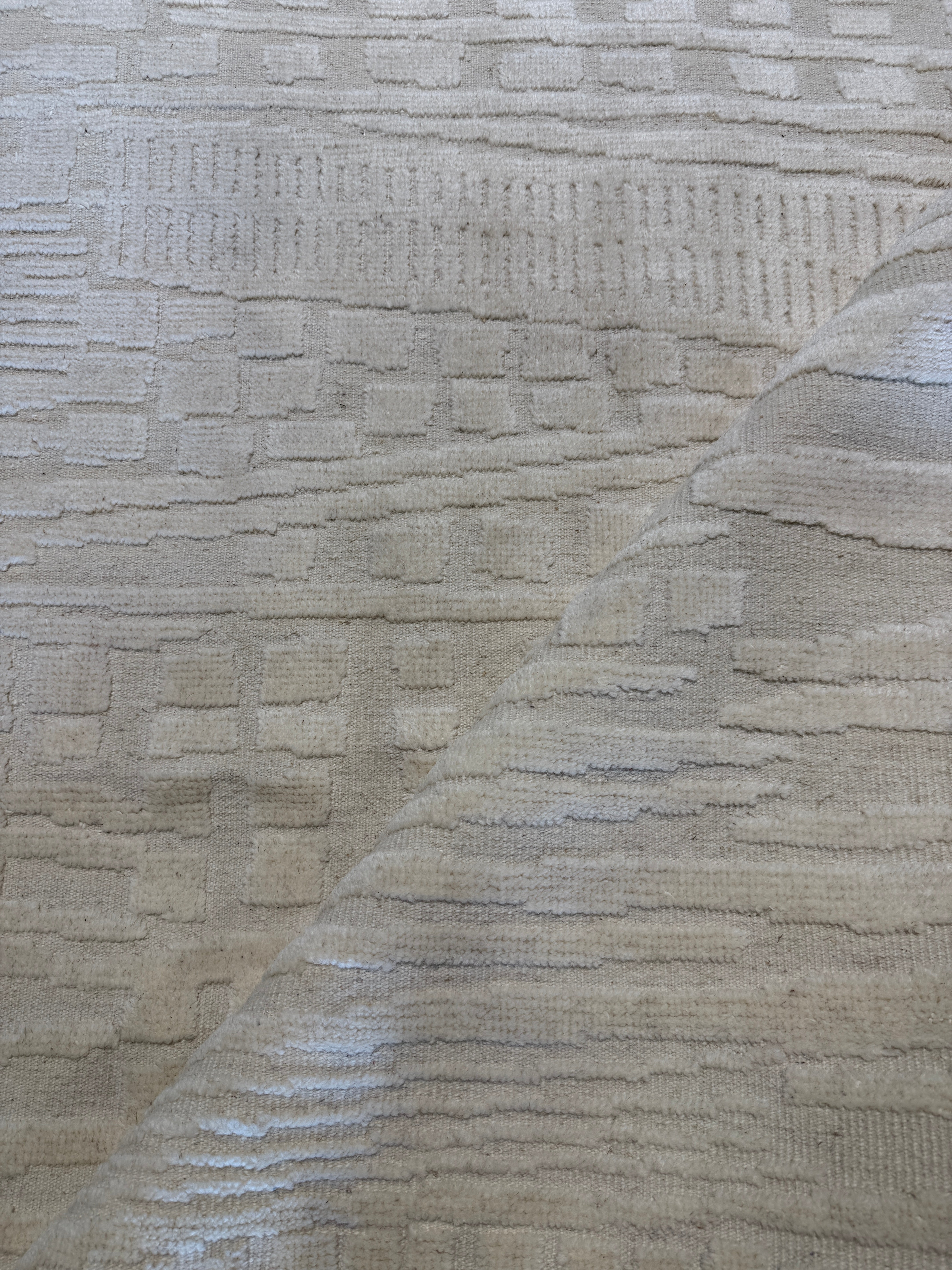 Omar 8x10 Hand-Knotted Ivory Cut Pile