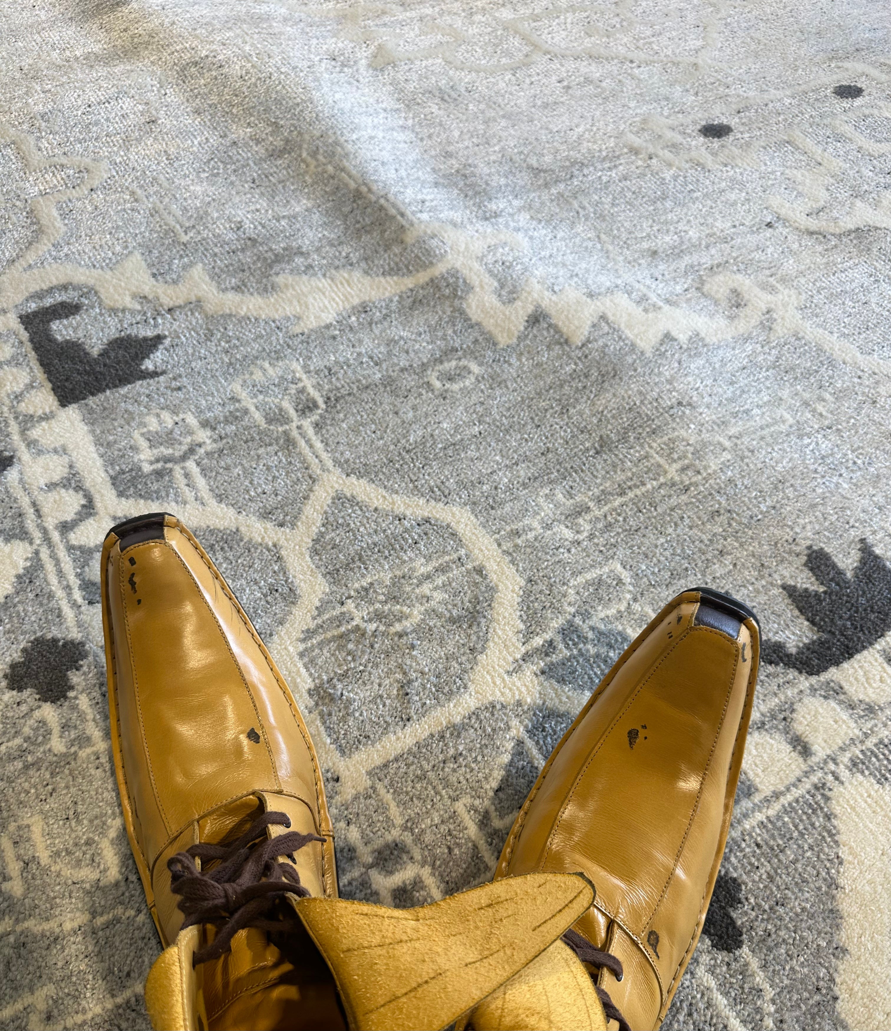 Gina Lollabrigida 8.9x11.9 Light Blue Hand-Knotted Oushak Rug