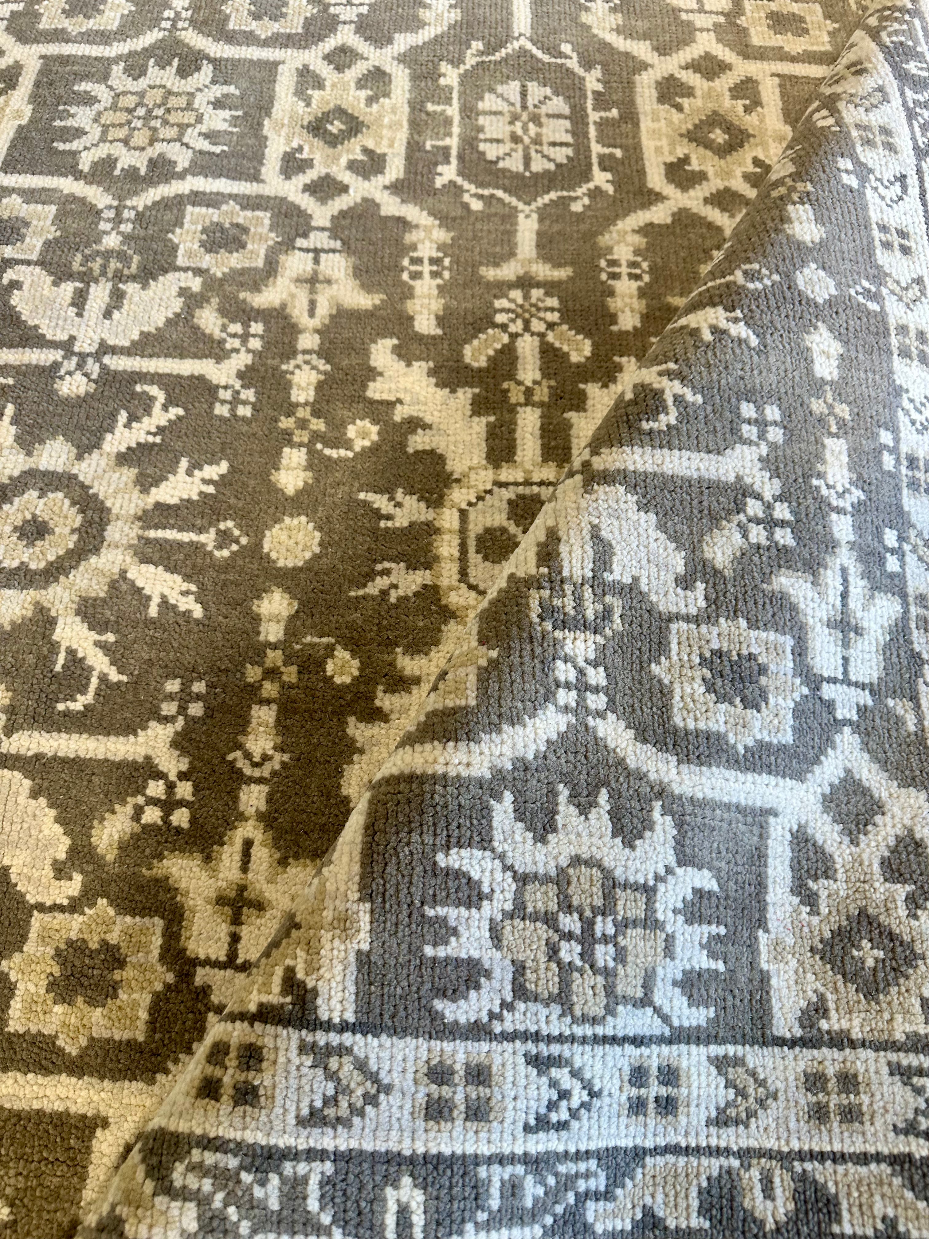 Corin 8.9x11.9 Hand-Knotted Grey & Ivory All Over