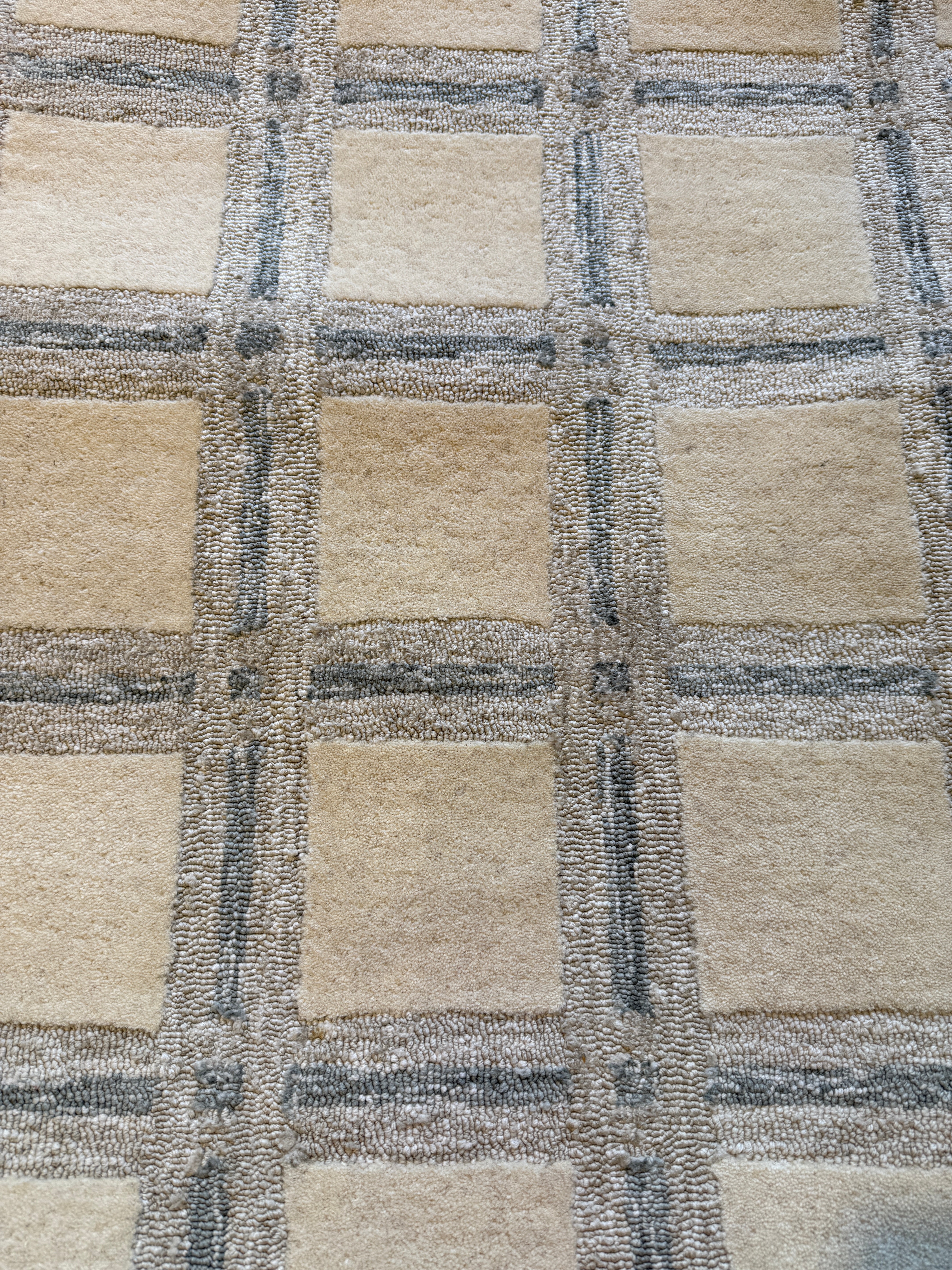 Rex Brown 5x7.6 Hand-Tufted Ivory Cube