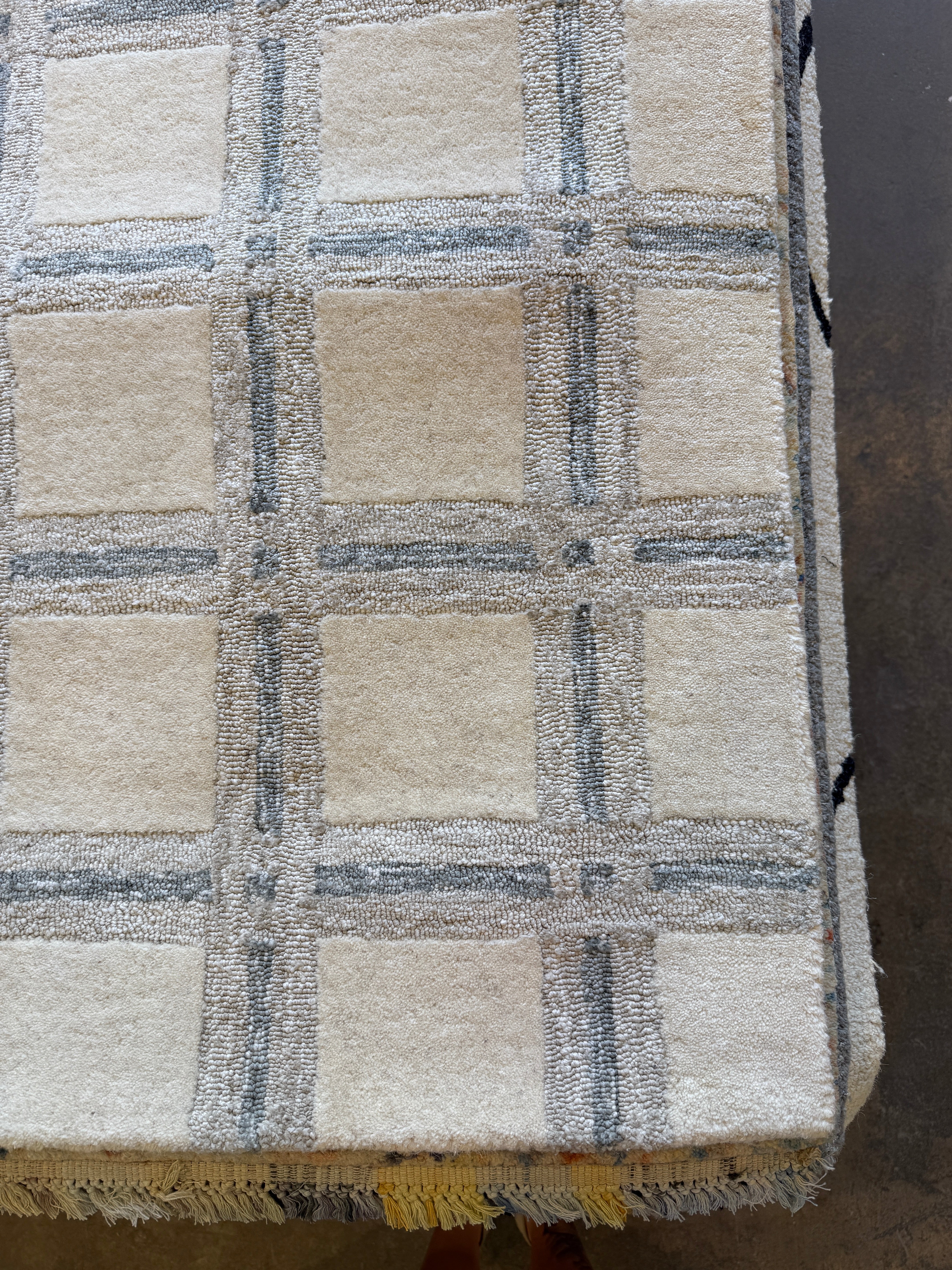 Rex Brown 5x7.6 Hand-Tufted Ivory Cube