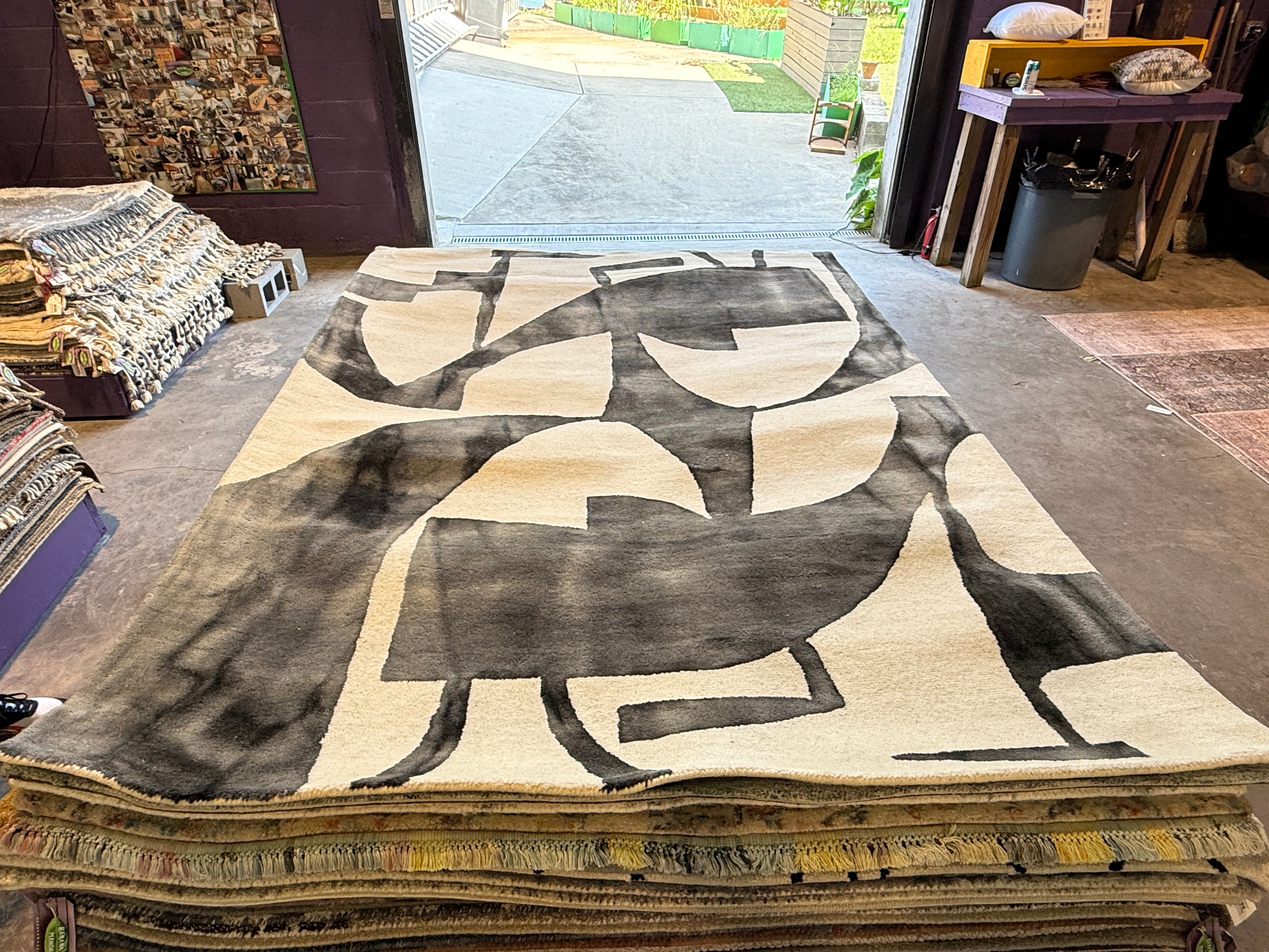 Lydia Knight 5.3x7.6 Hand-Tufted Ivory & Grey Modern