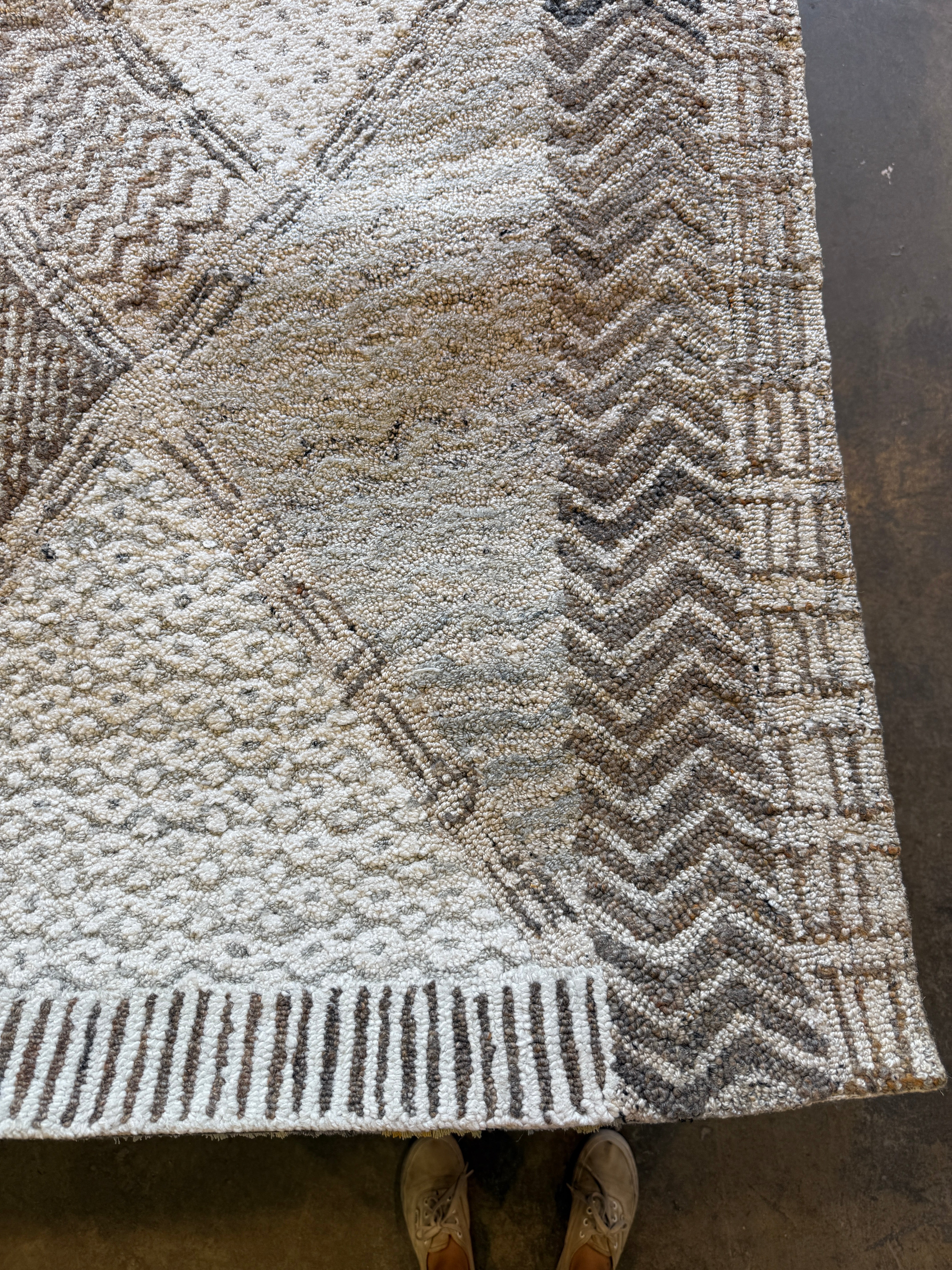 Lab Ox 5.3x7.6 Hand-Tufted Ivory & Brown Geo