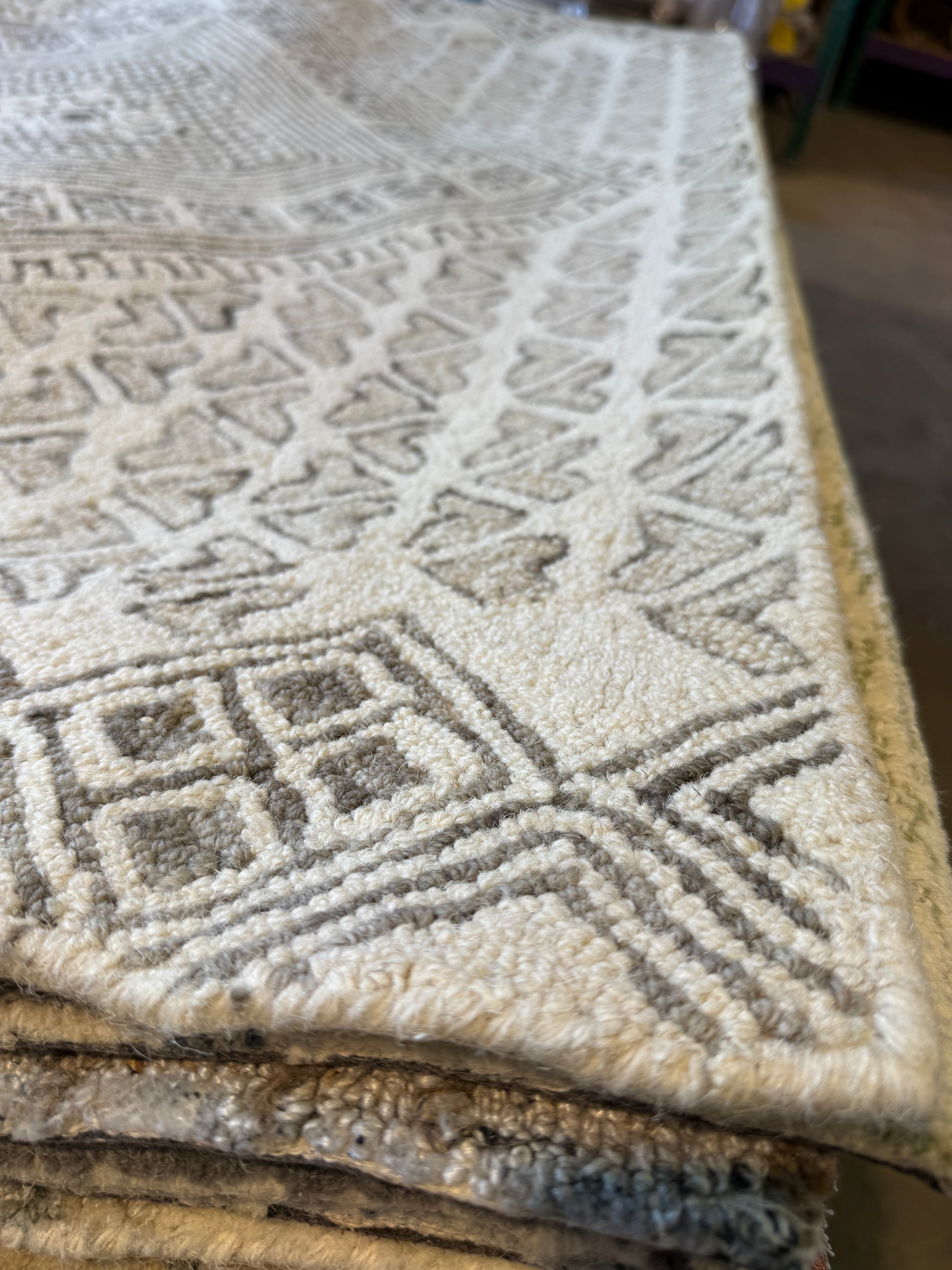 Kristin Diable 5x8 Hand-Tufted Ivory Geo