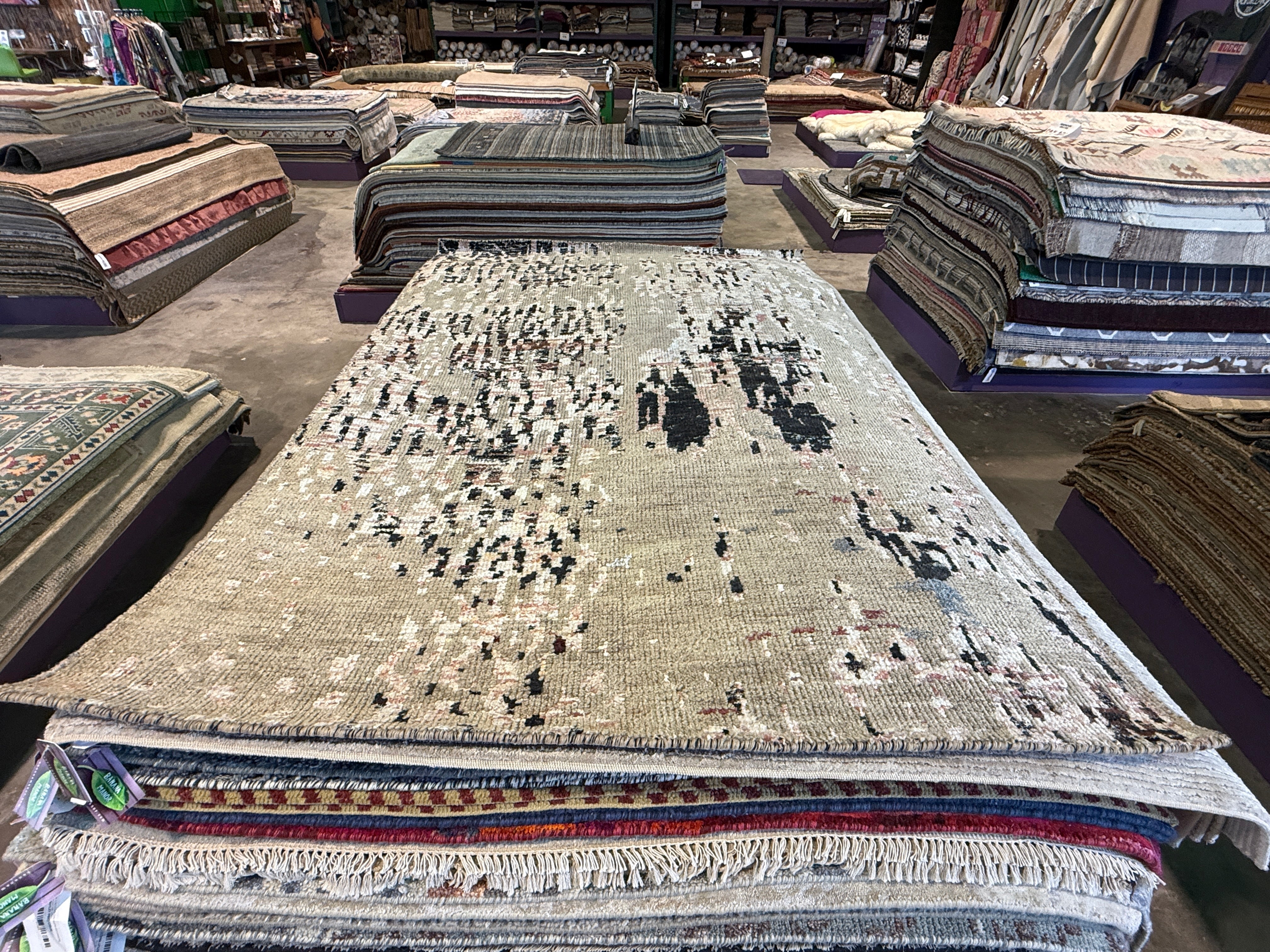 Aya 4.9x7.6 Beige & Tan Hand Knotted