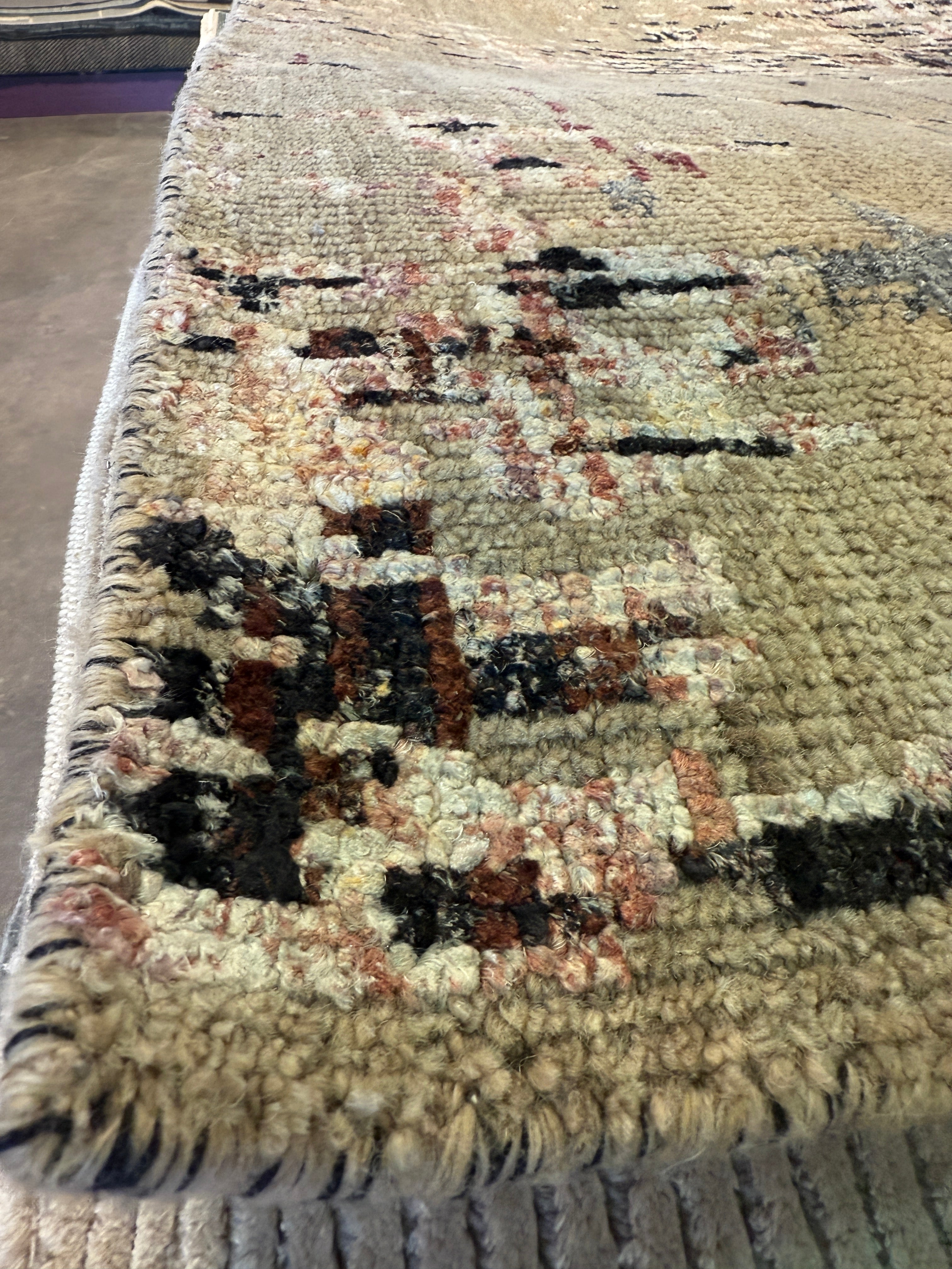 Aya 4.9x7.6 Beige & Tan Hand Knotted