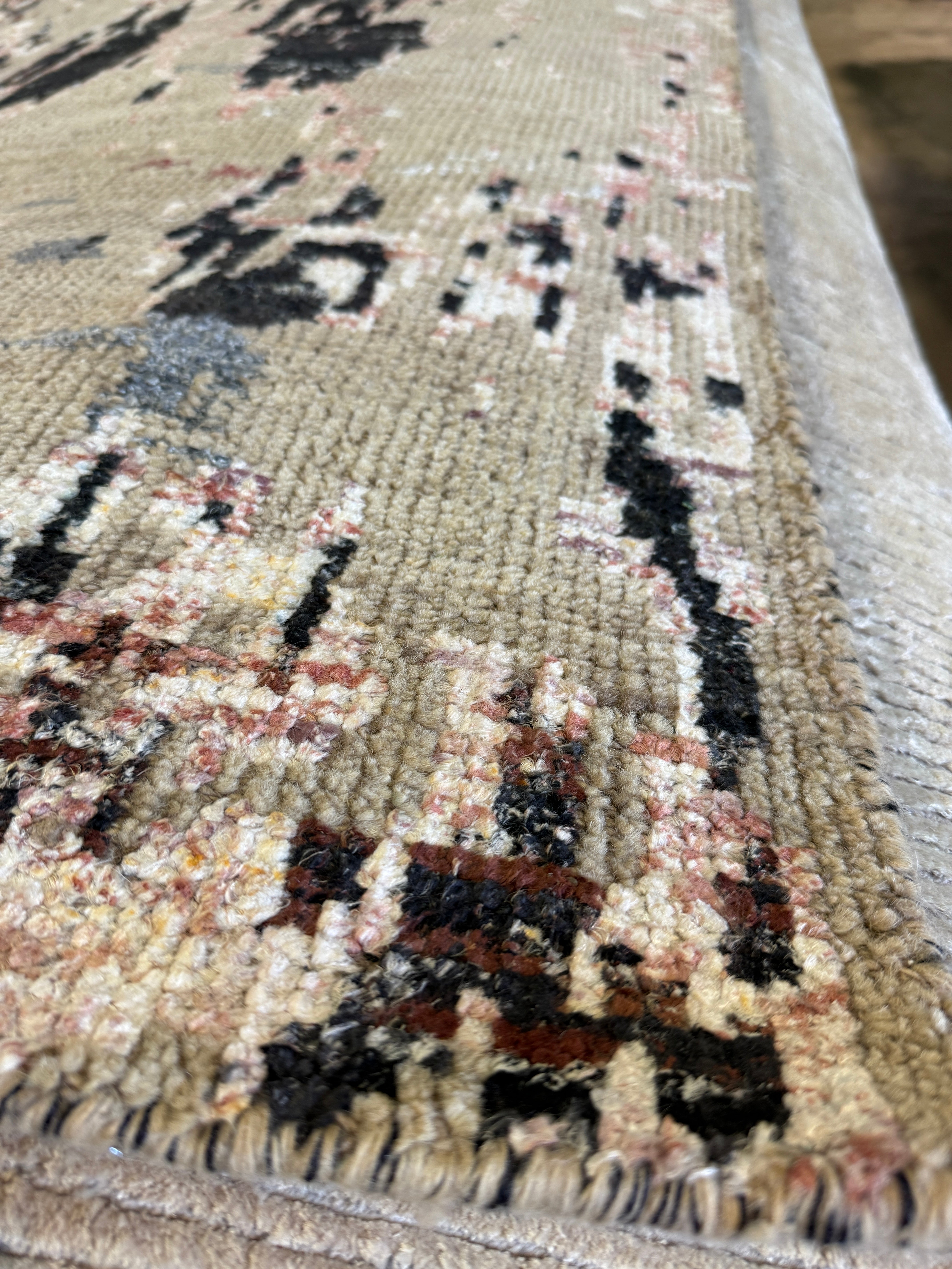Aya 4.9x7.6 Beige & Tan Hand Knotted
