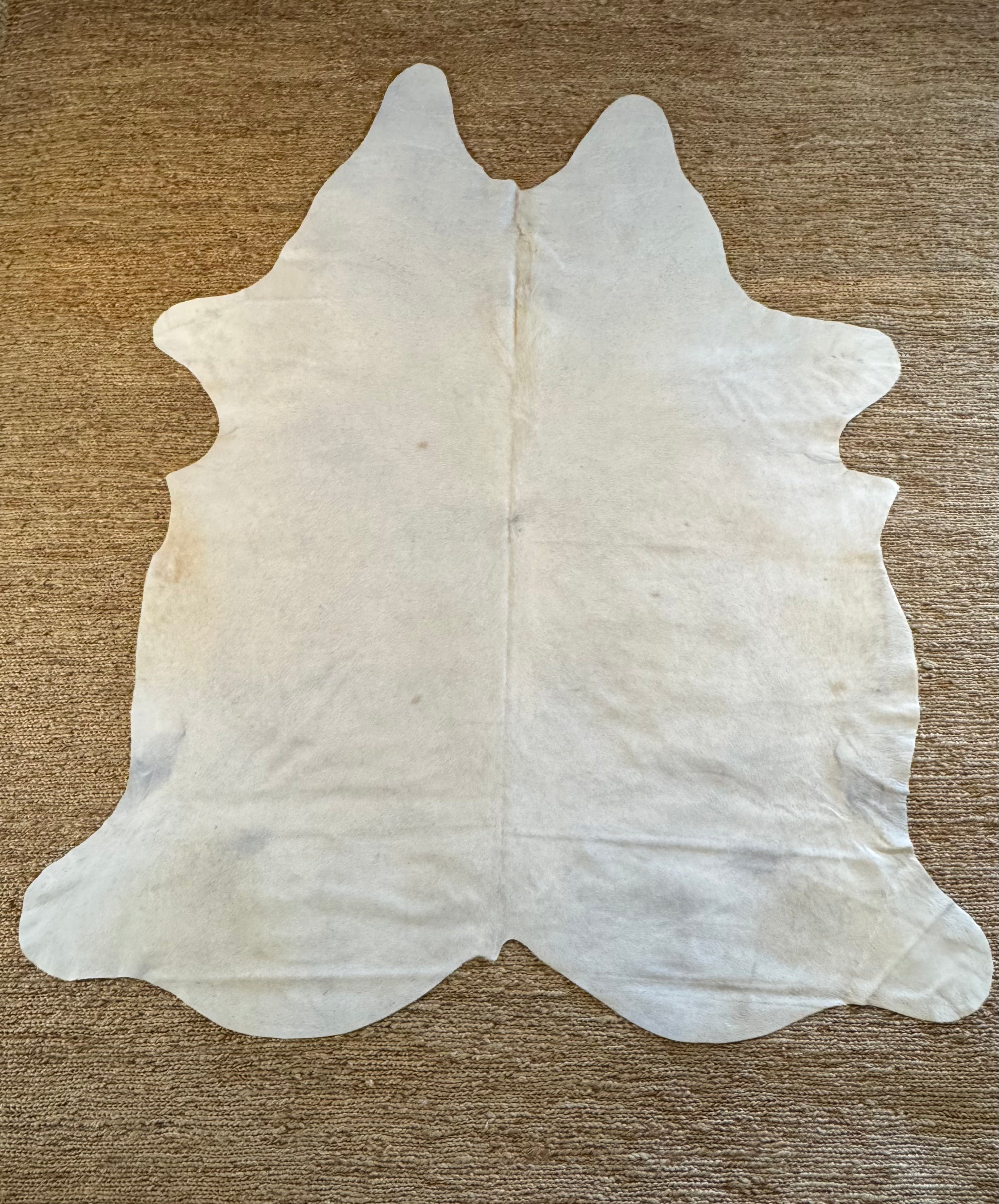 Ivory 6.3x7.6 Medium Cowhide Rug