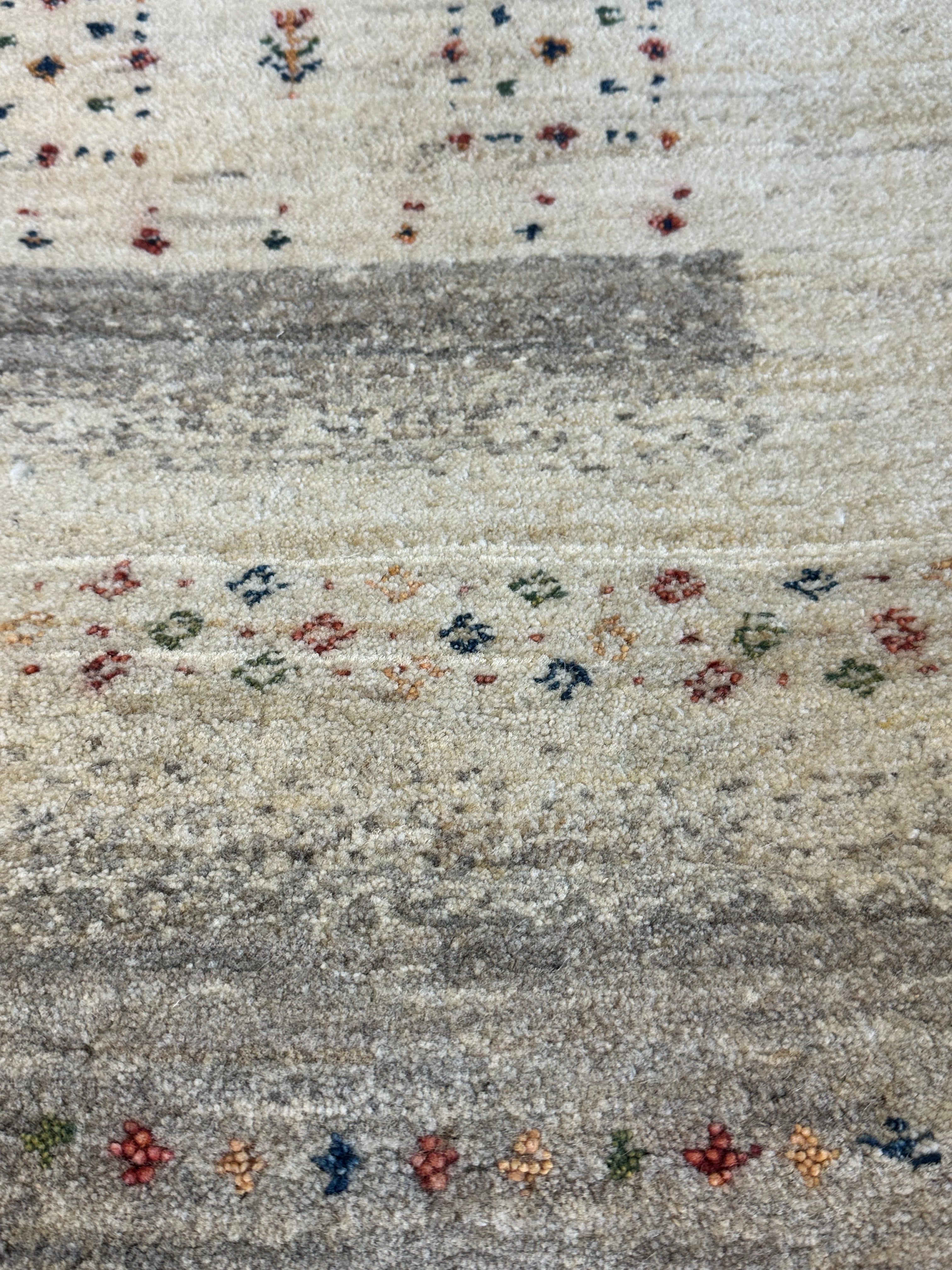 Per Saari 5.3x7.6 Grey Hand-Knotted Modern Style Rug