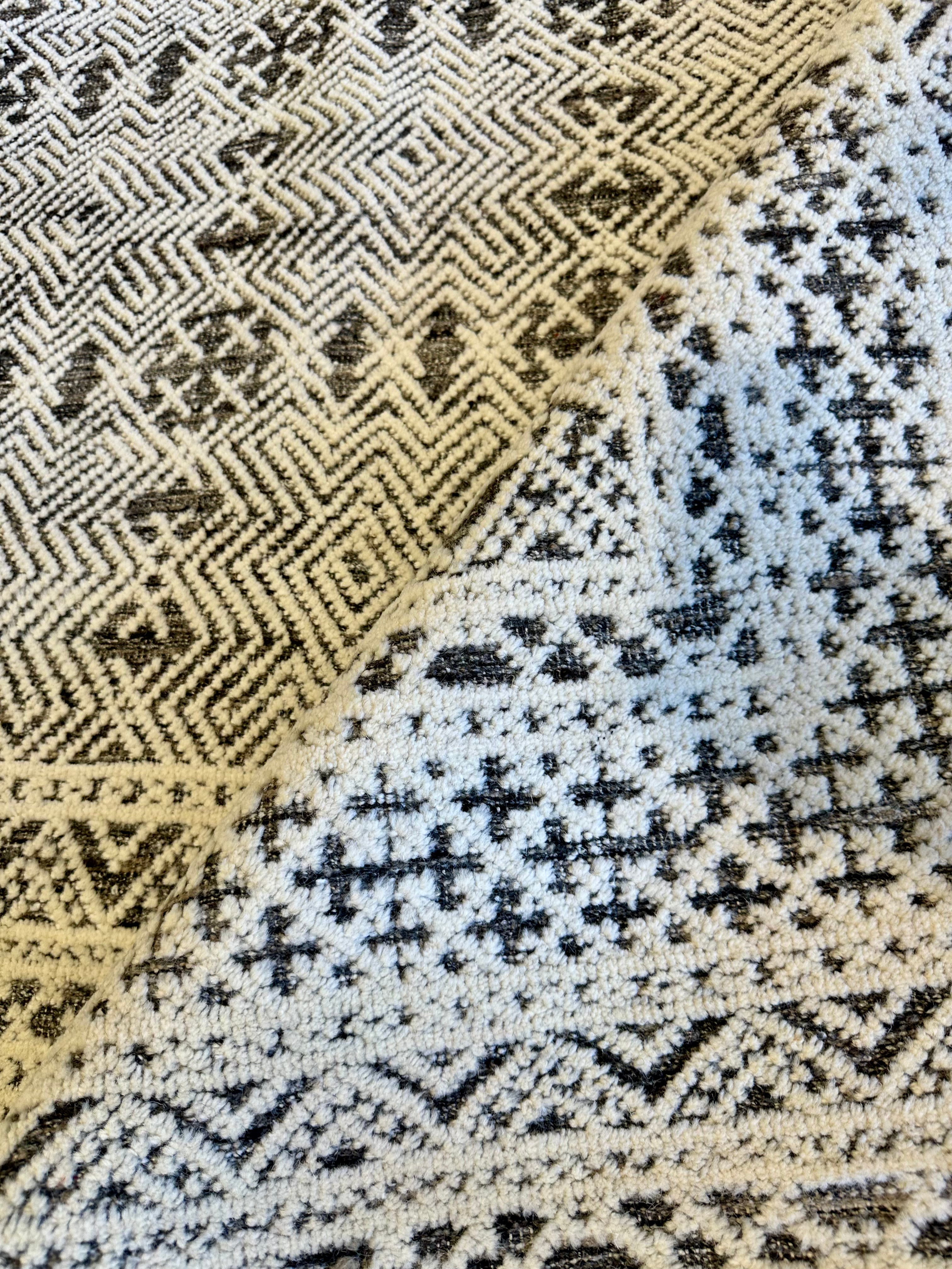 Rossano 10x14 Hand-Knotted Grey & Silver Modern