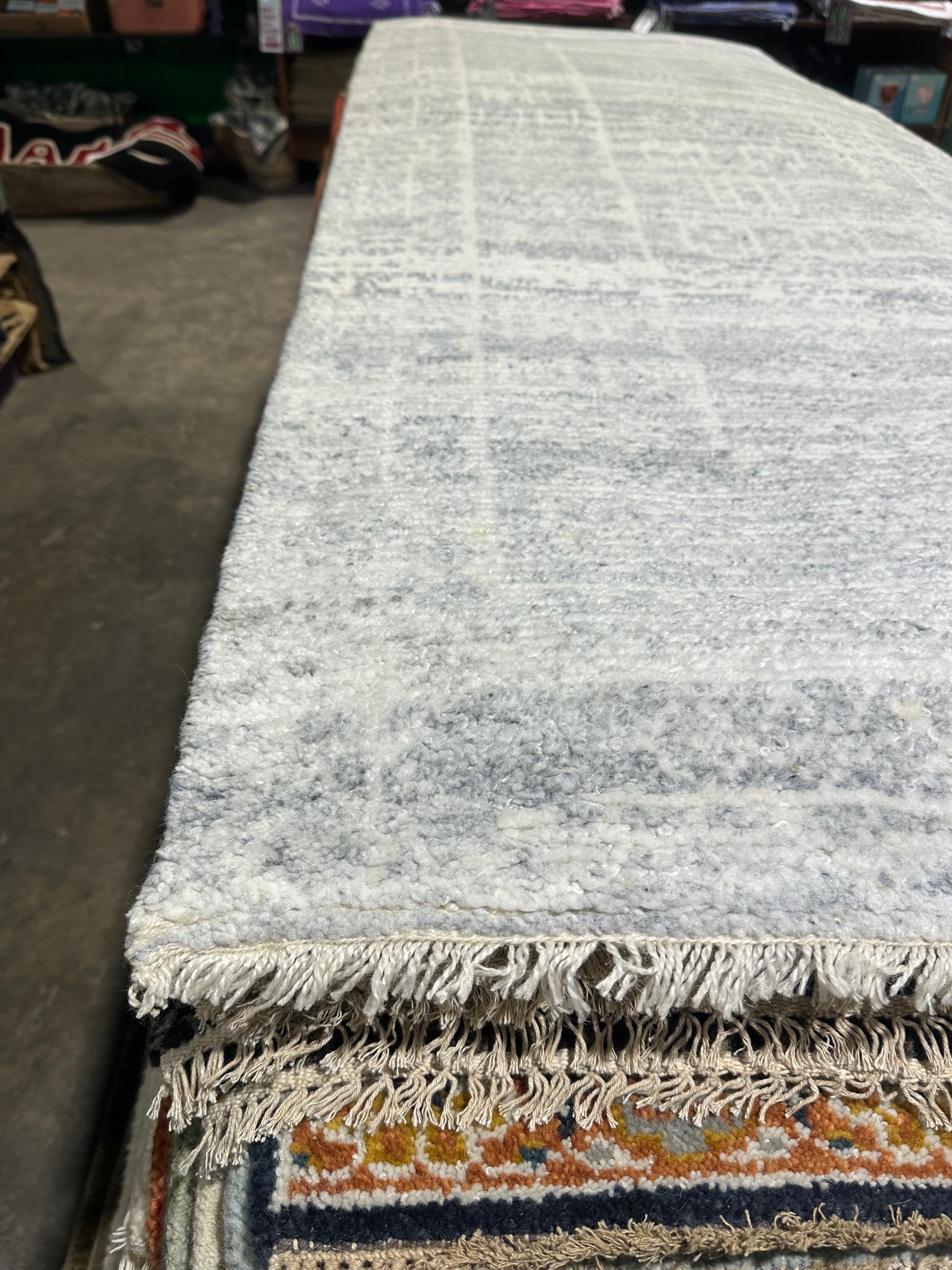 Boomer 2.6x10 Silver Hand-Knotted Modern Runner