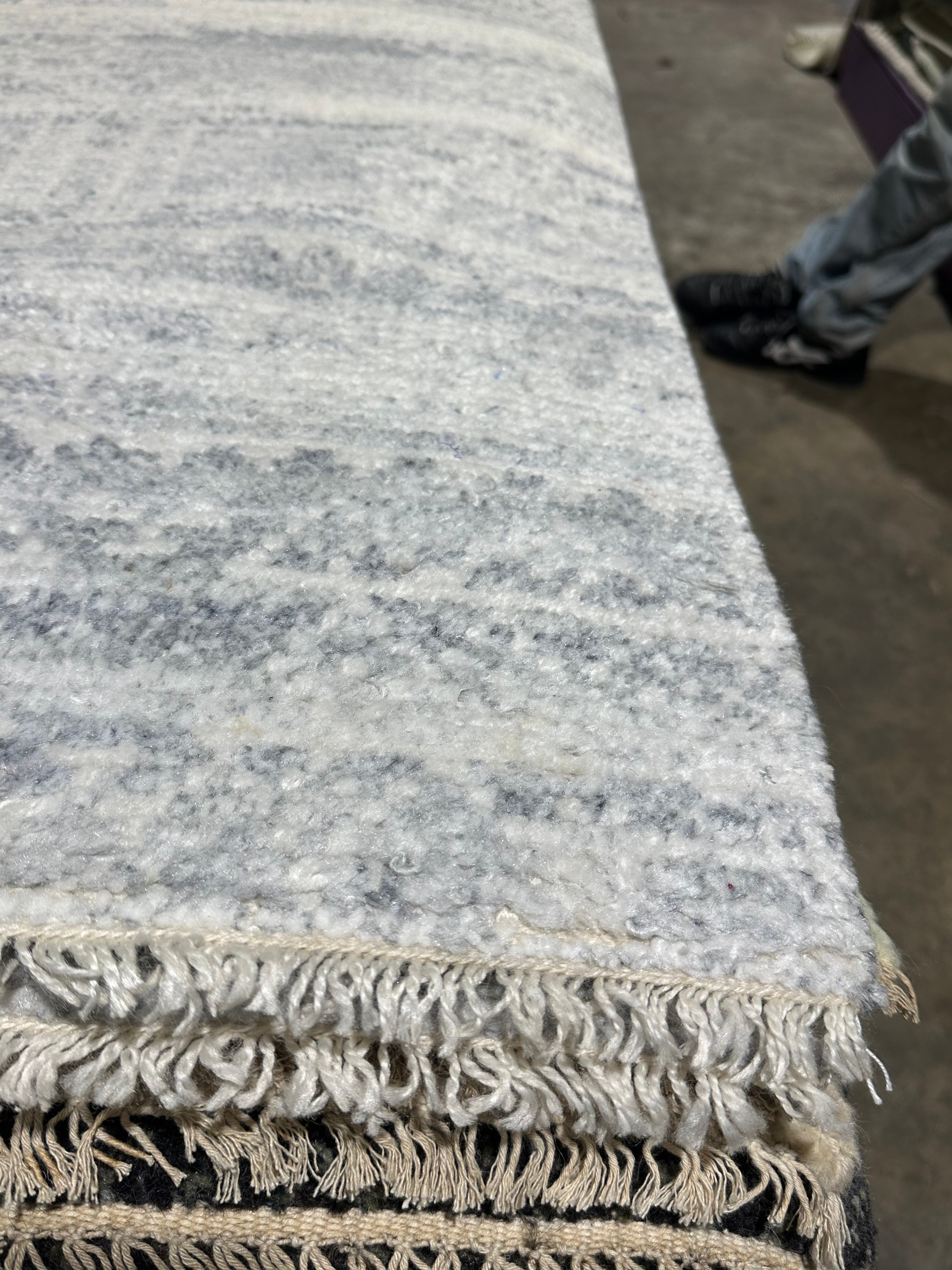 Boomer 2.6x10 Silver Hand-Knotted Modern Runner