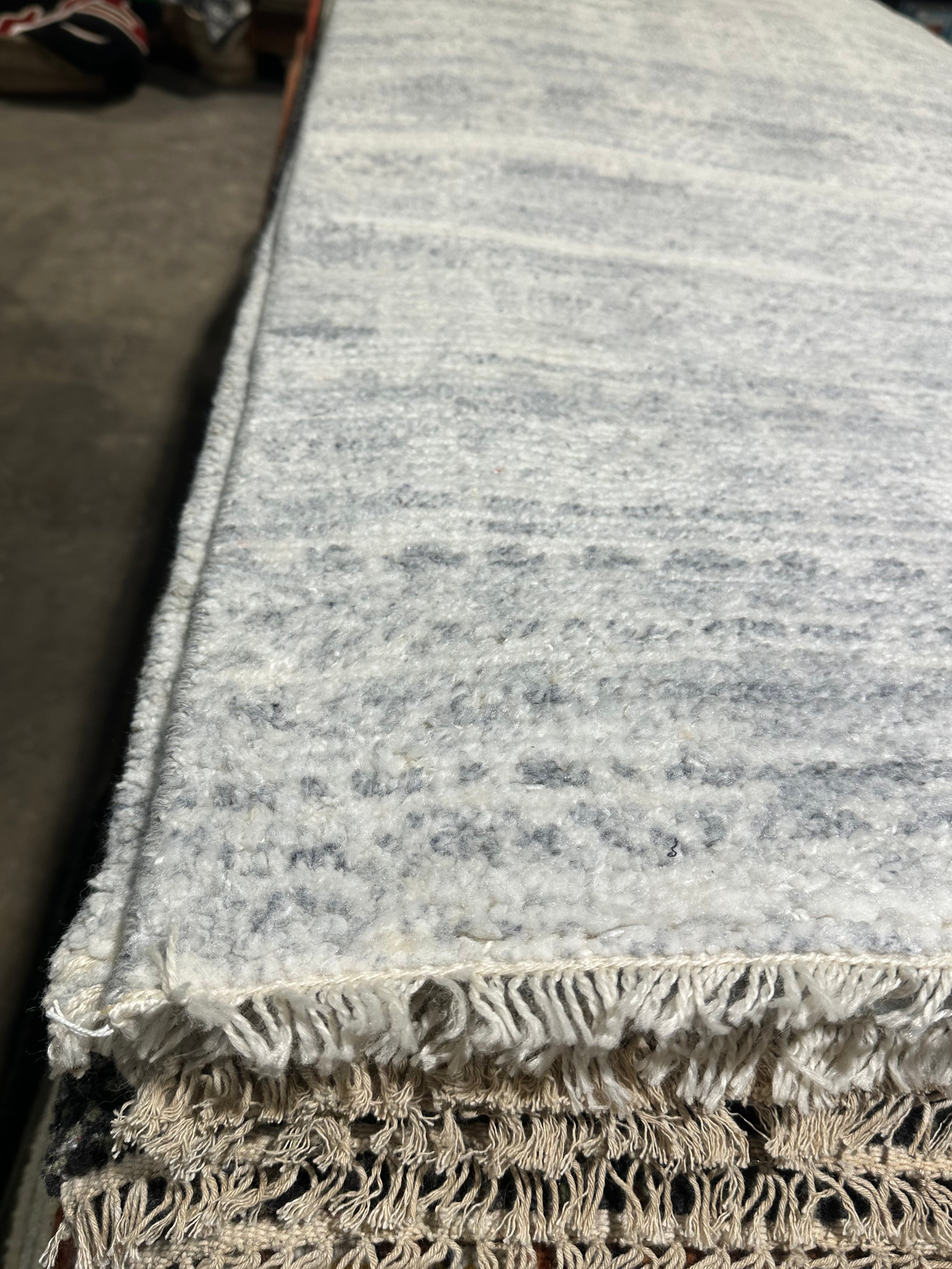 Boomer 2.6x10 Silver Hand-Knotted Modern Runner
