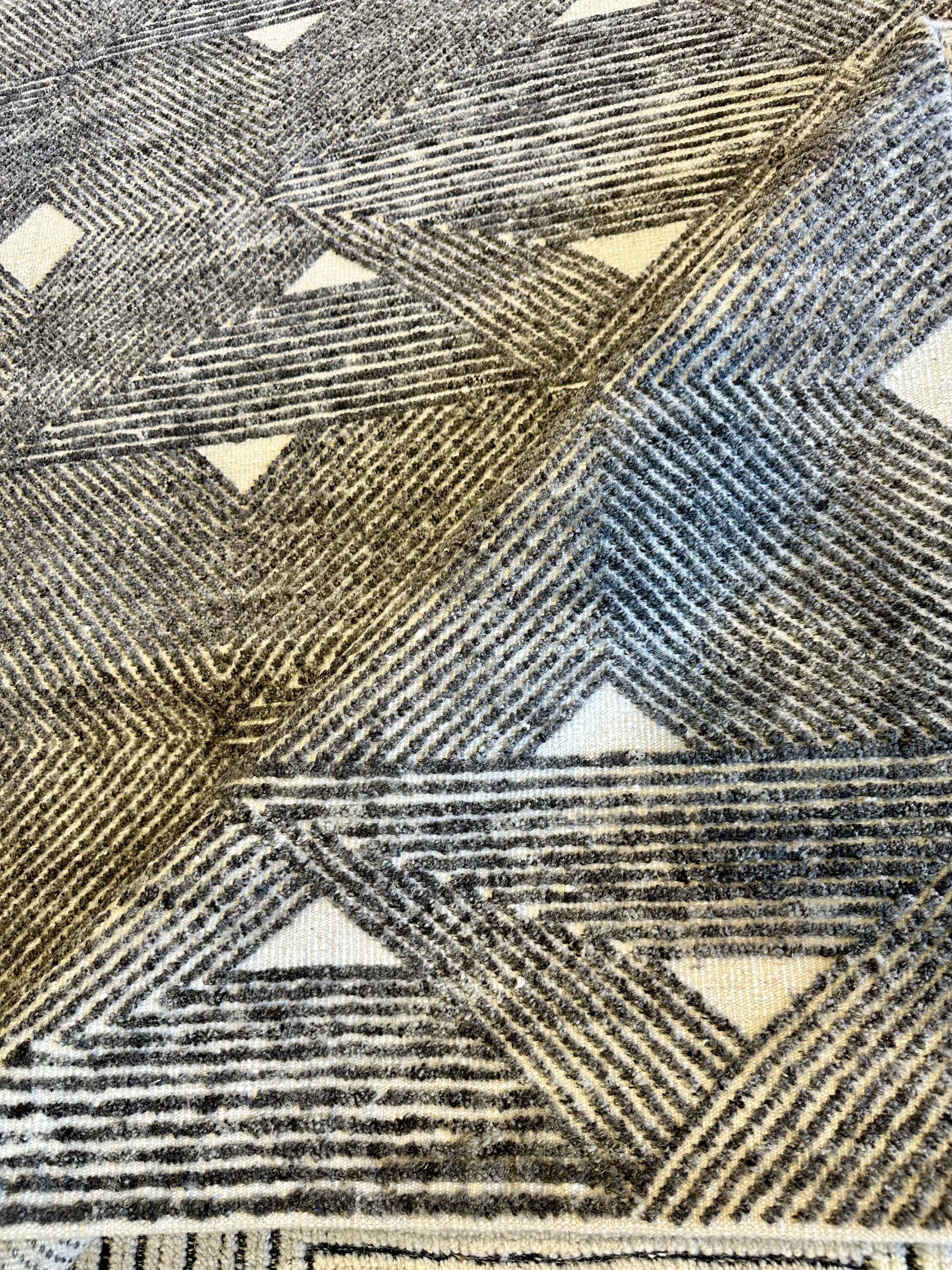 Joachim 10x14 Hand-Knotted Grey & Ivory Modern