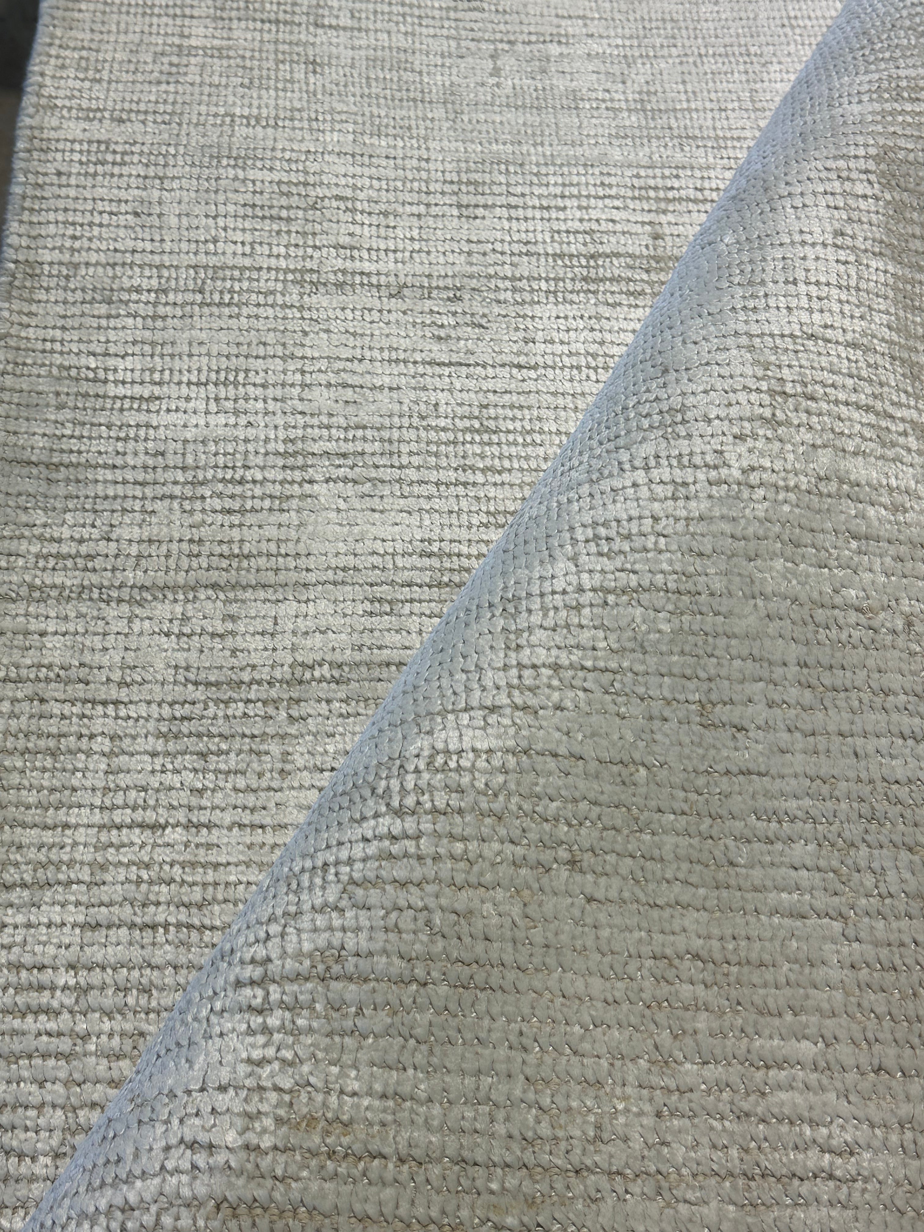 Wilbert Gray Silver Hand-Knotted Modern Style Rug - Multiple Sizes