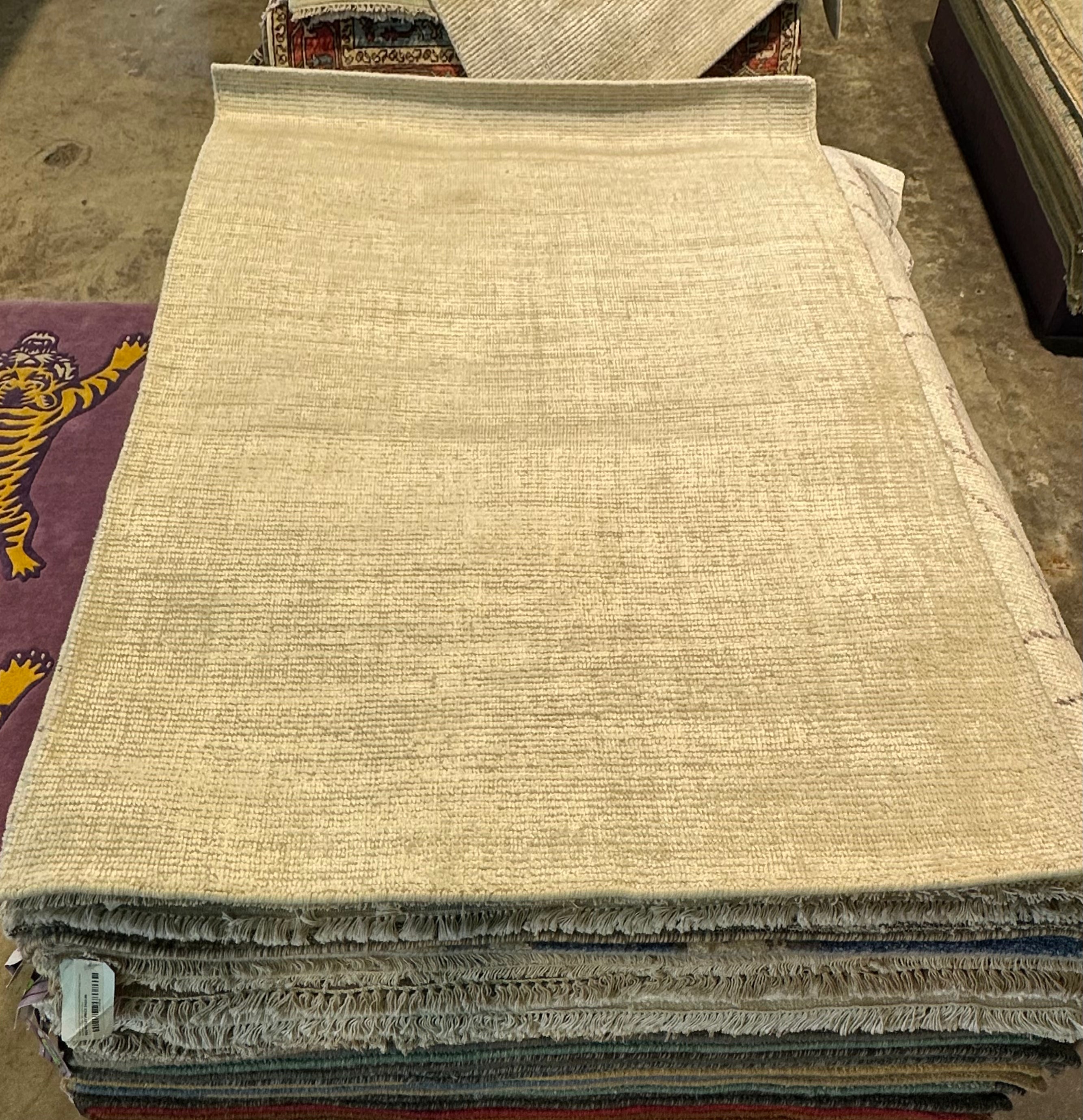 Wilbert Gray Silver Hand-Knotted Modern Style Rug - Multiple Sizes