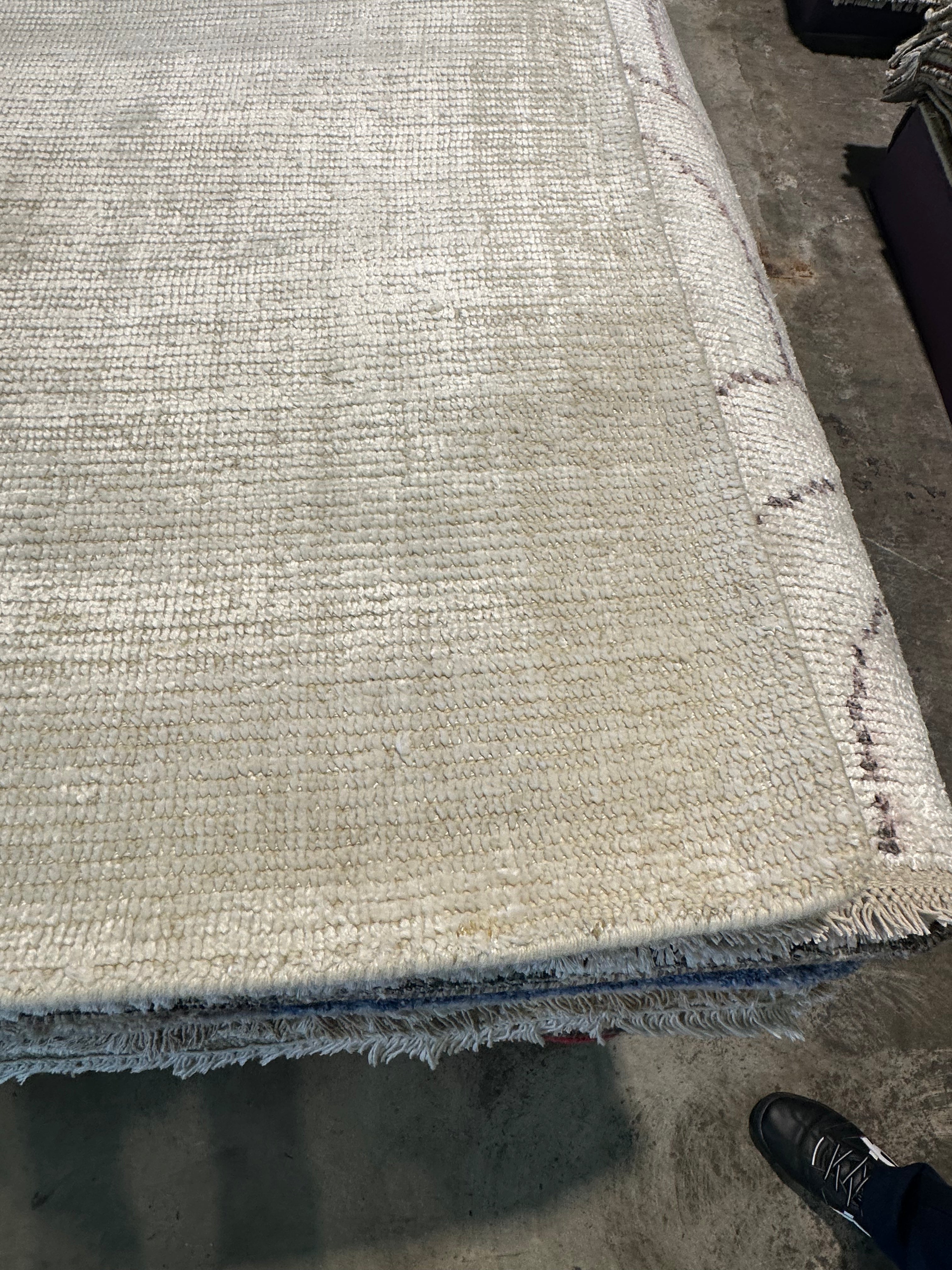 Wilbert Gray Silver Hand-Knotted Modern Style Rug - Multiple Sizes