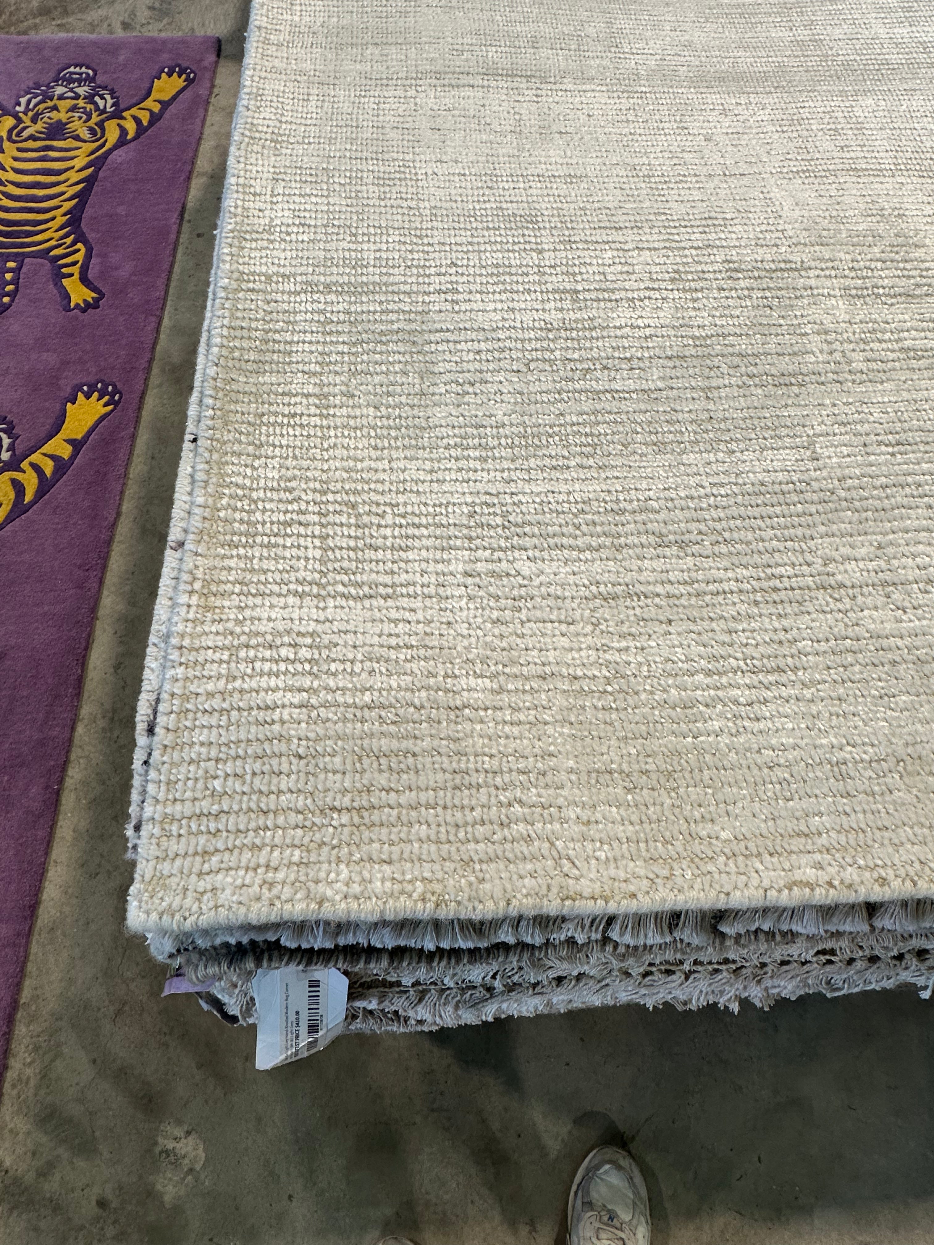 Wilbert Gray Silver Hand-Knotted Modern Style Rug - Multiple Sizes