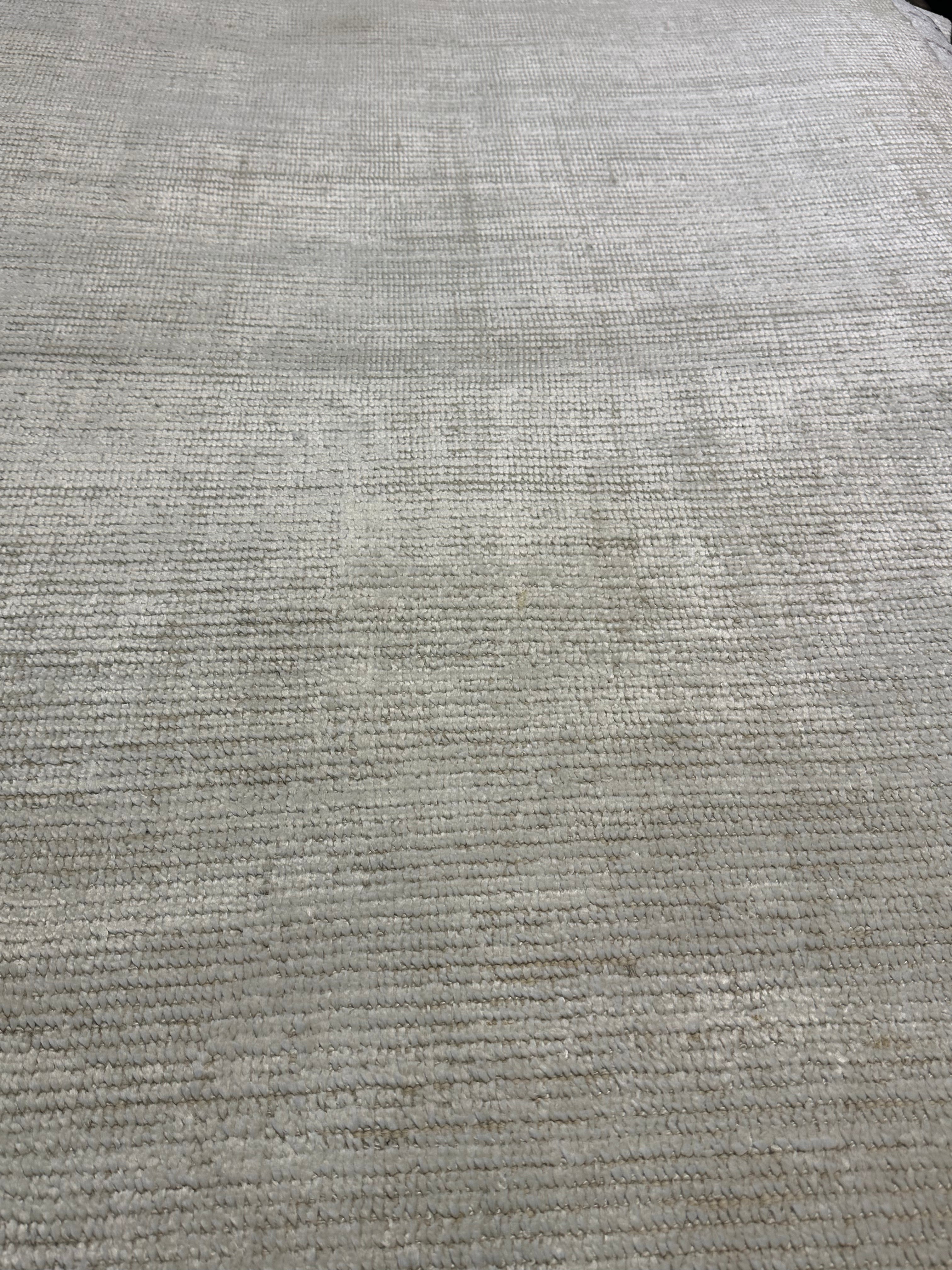 Wilbert Gray Silver Hand-Knotted Modern Style Rug - Multiple Sizes