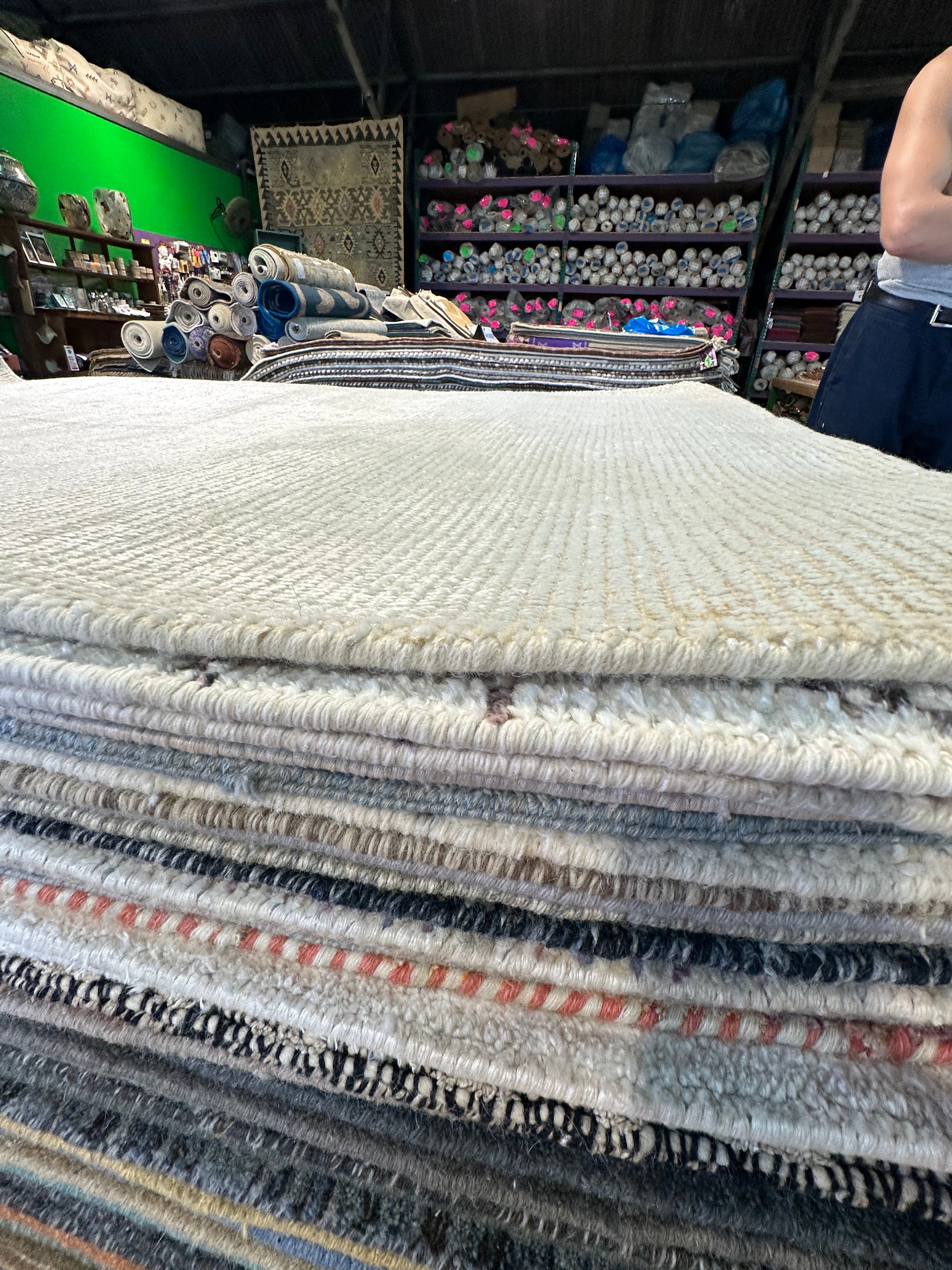 Wilbert Gray Silver Hand-Knotted Modern Style Rug - Multiple Sizes