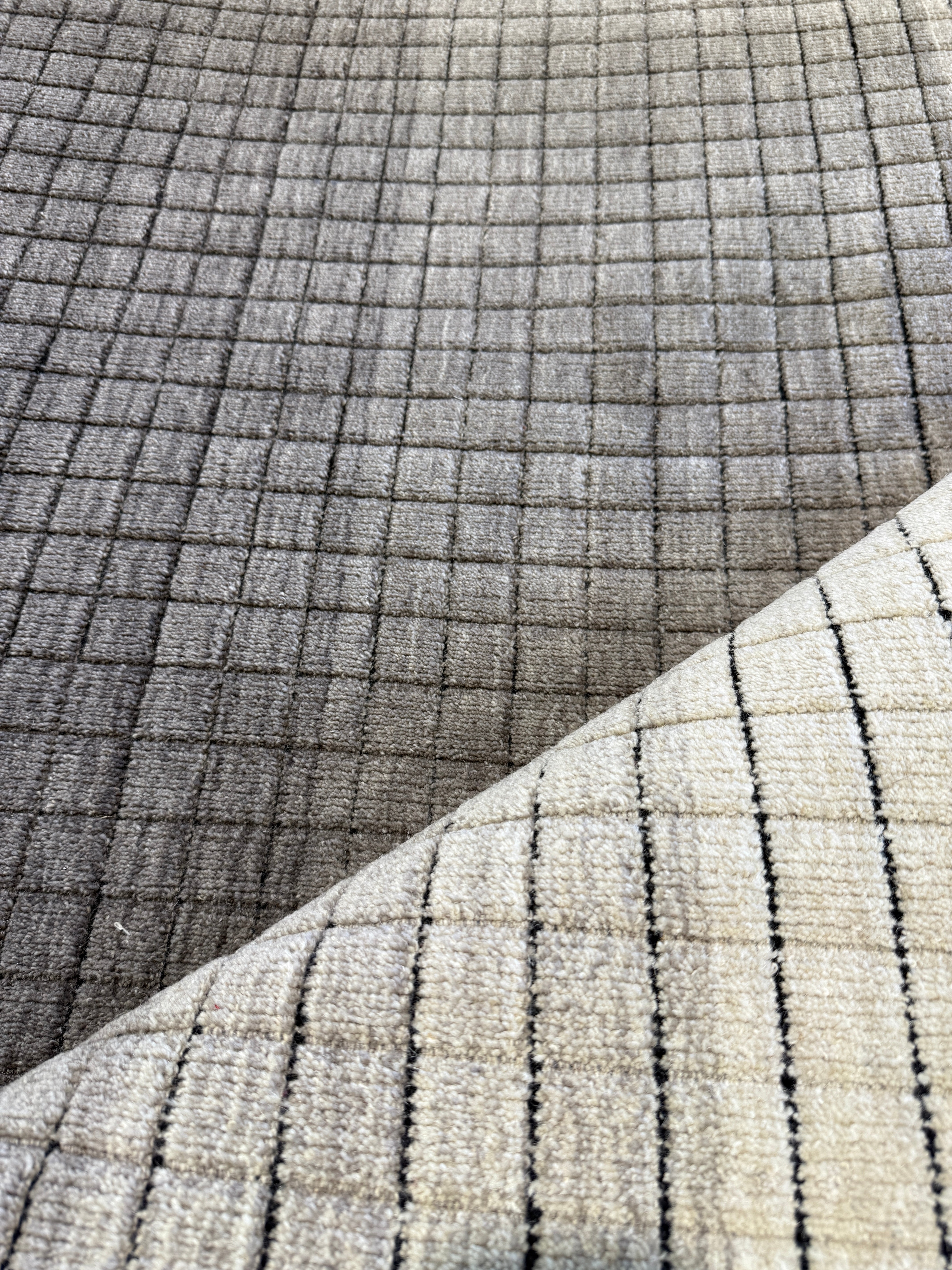 Jerrold 5x8.3 Handwoven Cube Modern Silver and Grey