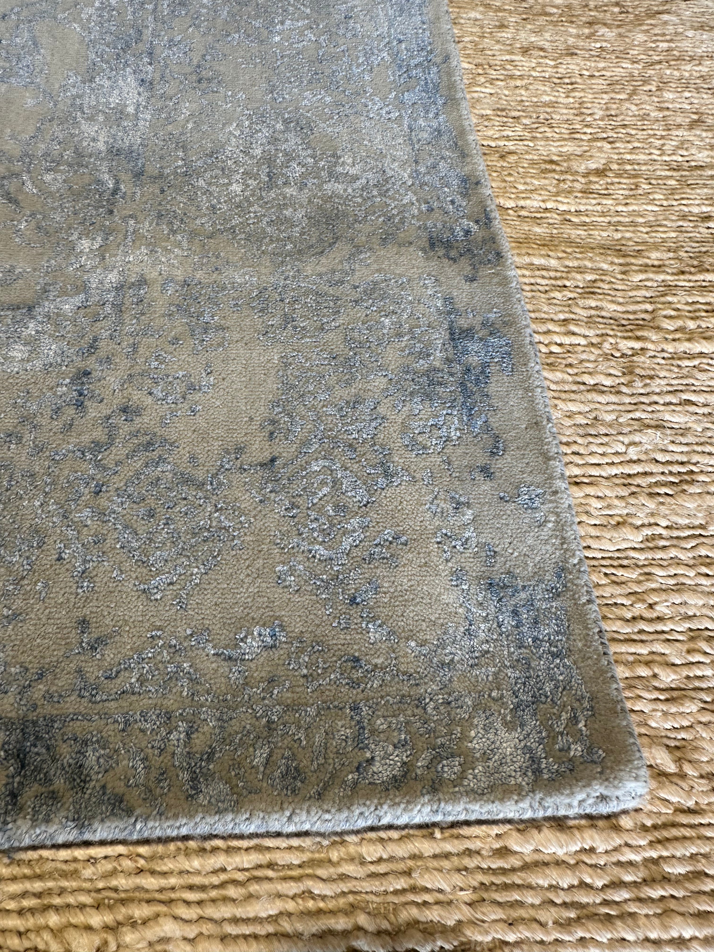 Louis Marc Silver Hand-Knotted Modern Style Rug - Multiple Sizes