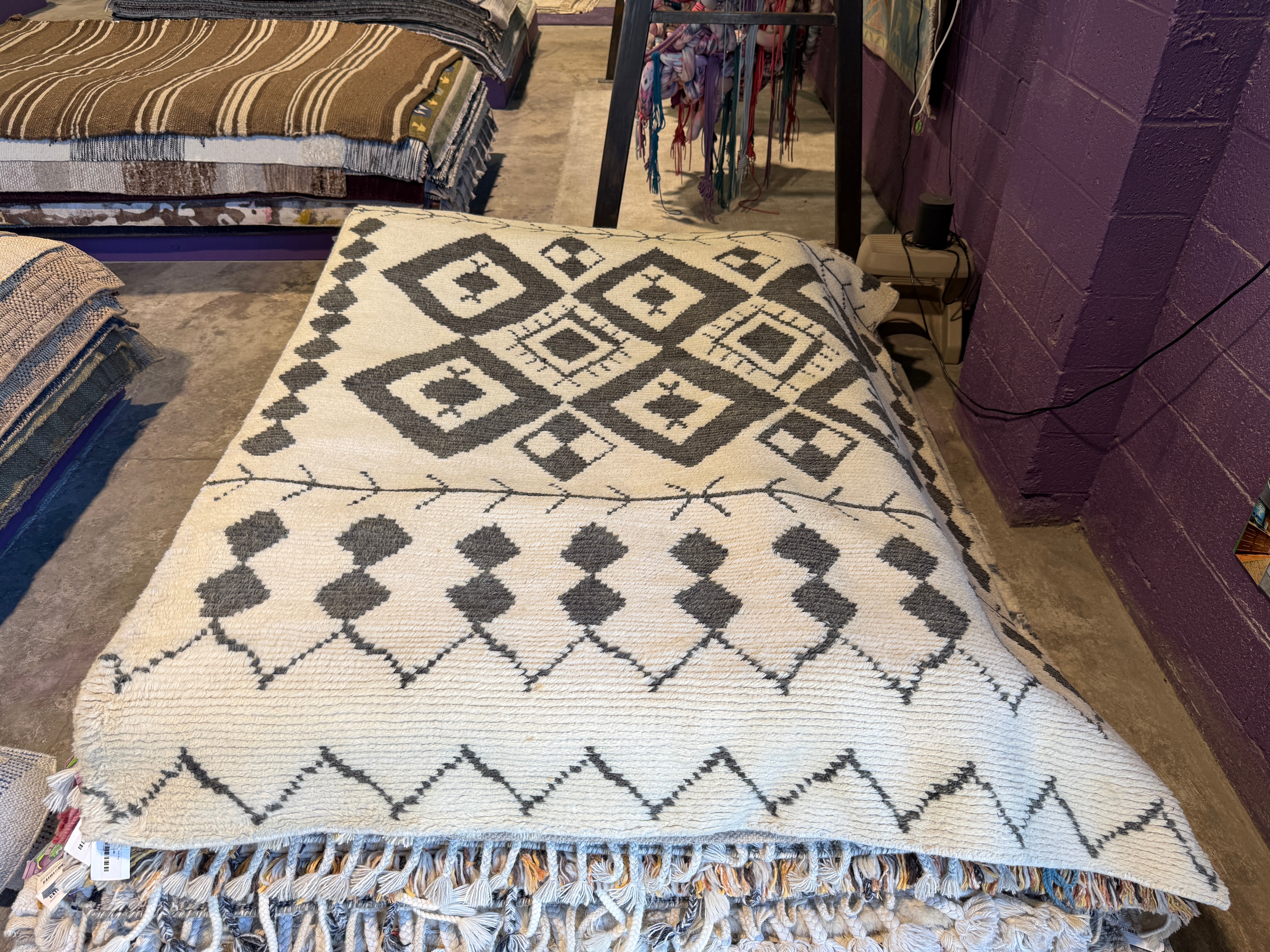 Waldon 5.6x7.6 Hand-Knotted Ivory and Dark Grey Moroccan