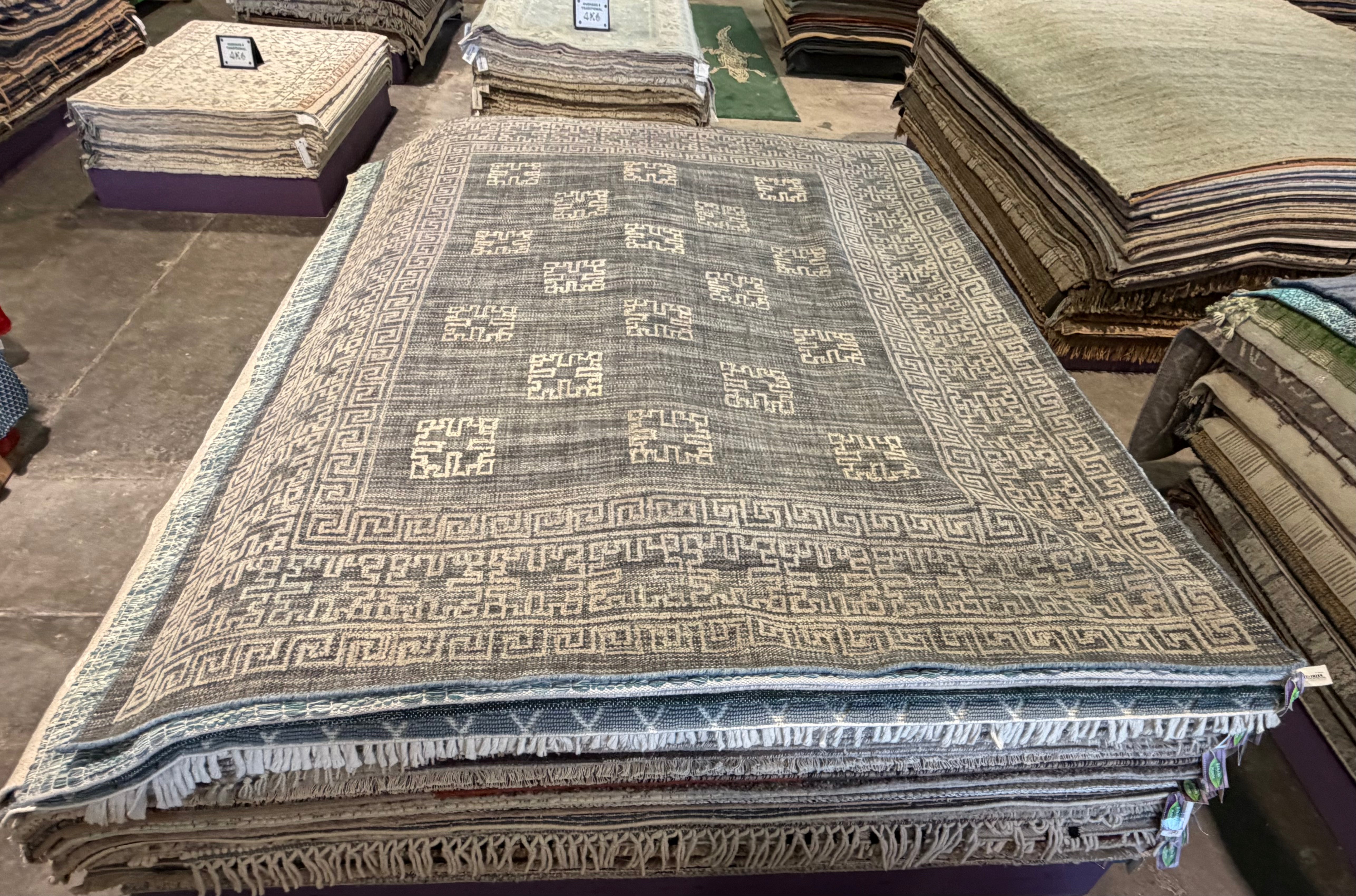Michael Vaughan 7.6x9.6 Grey Handwoven Modern Rug