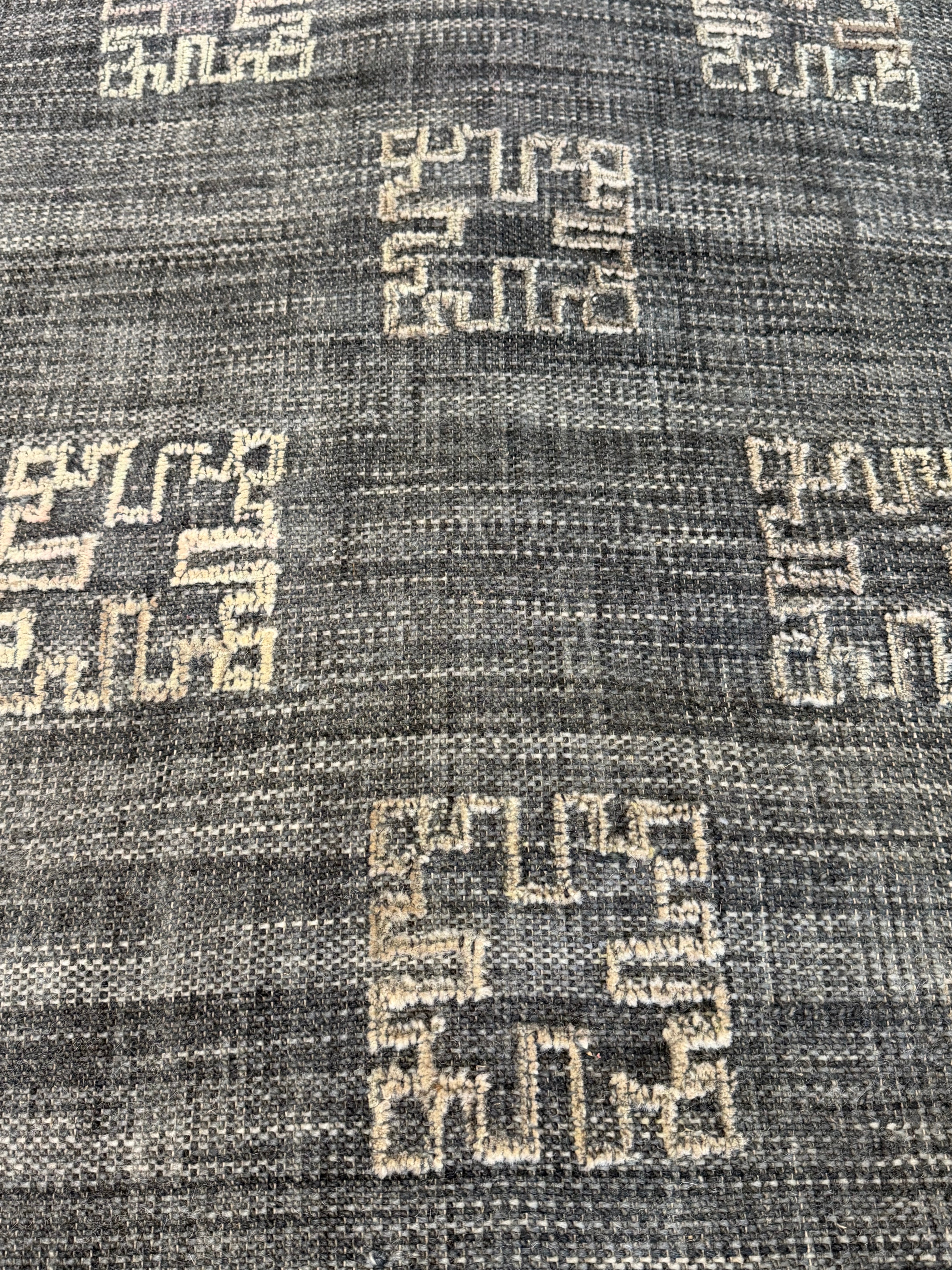 Michael Vaughan 7.6x9.6 Grey Handwoven Modern Rug