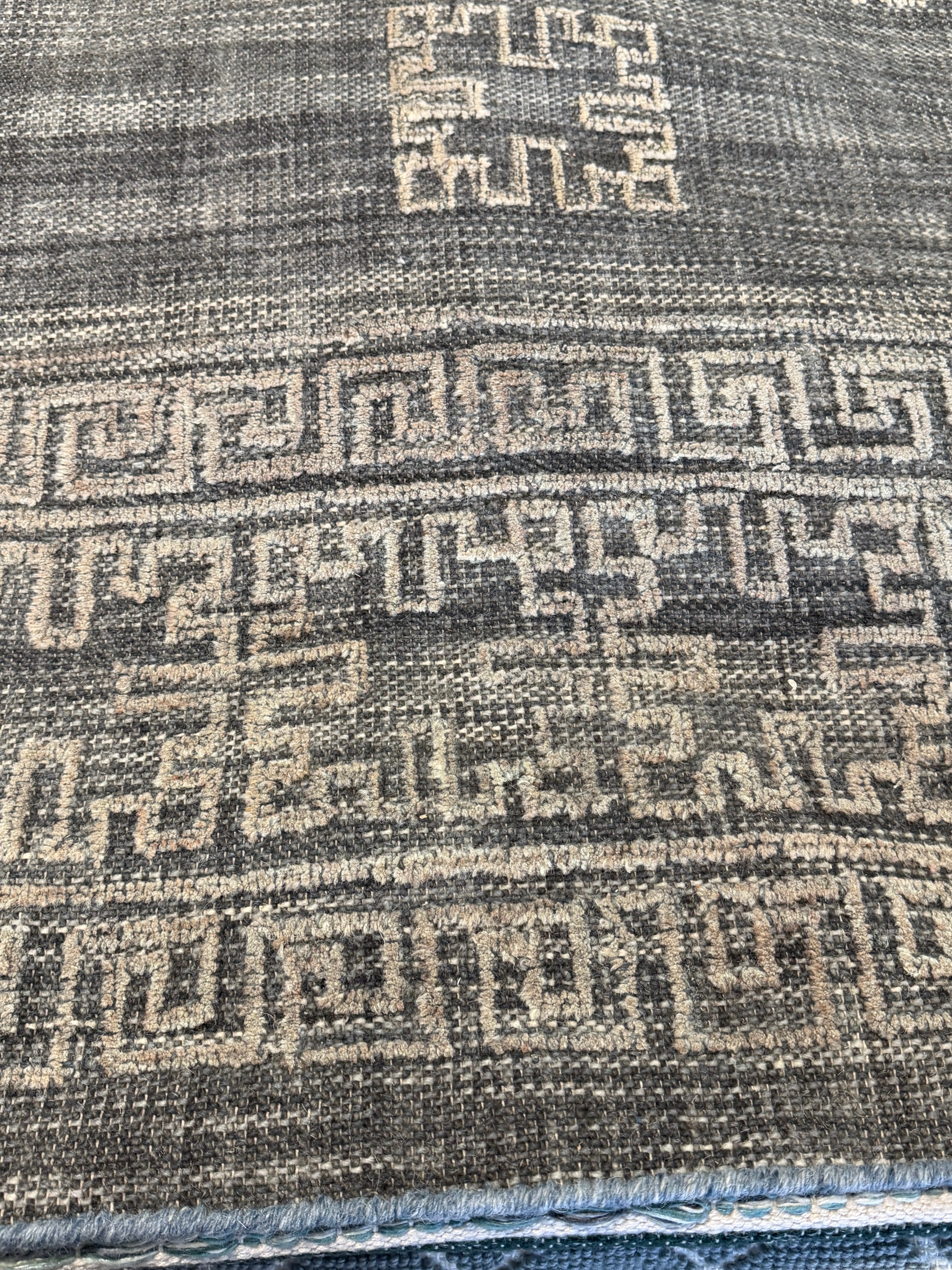 Michael Vaughan 7.6x9.6 Grey Handwoven Modern Rug