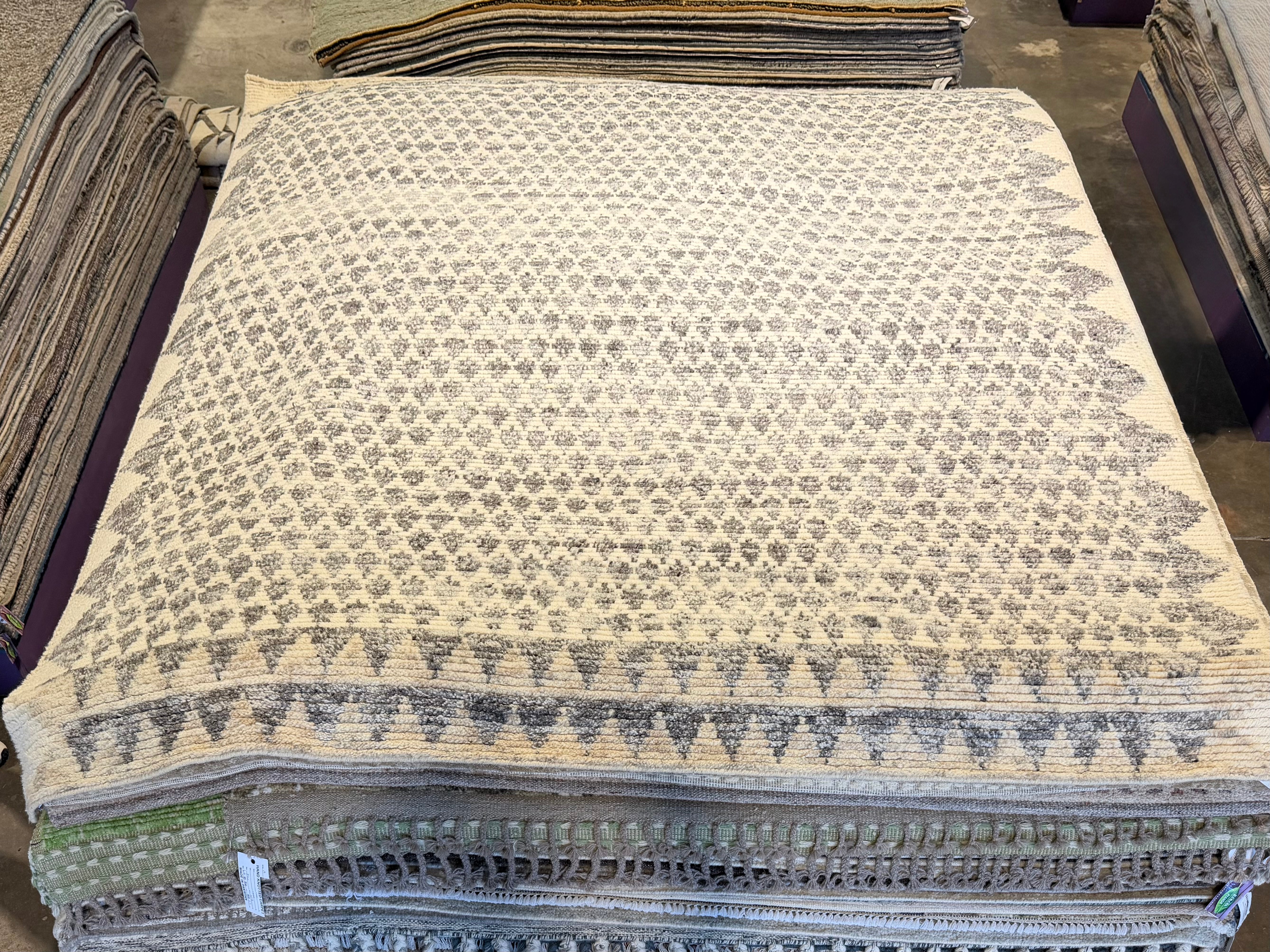 Wilco Fanatic 8.3x10 Hand-Knotted Lichi Ivory and Grey