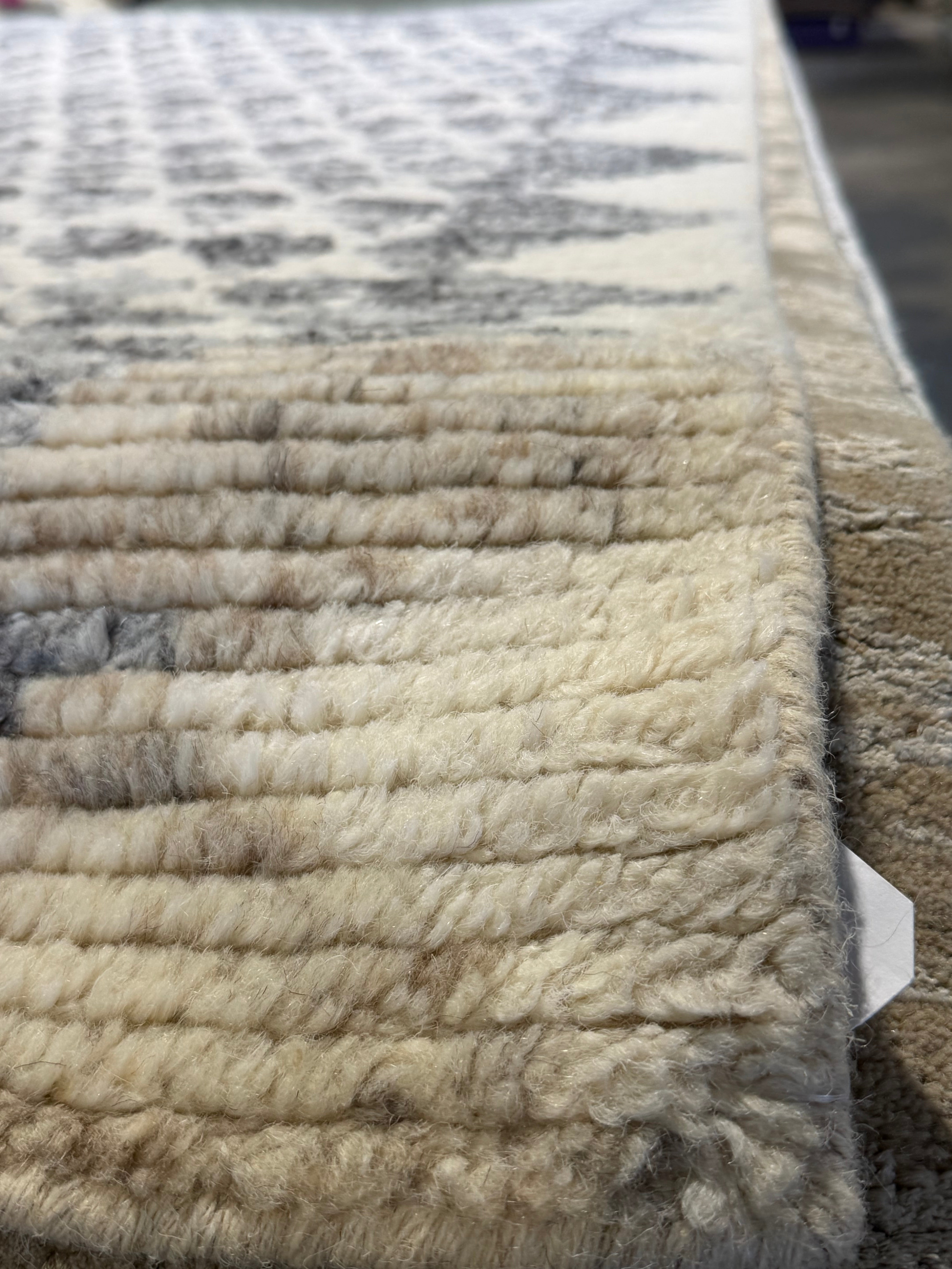 Wilco Fanatic 8.3x10 Hand-Knotted Lichi Ivory and Grey