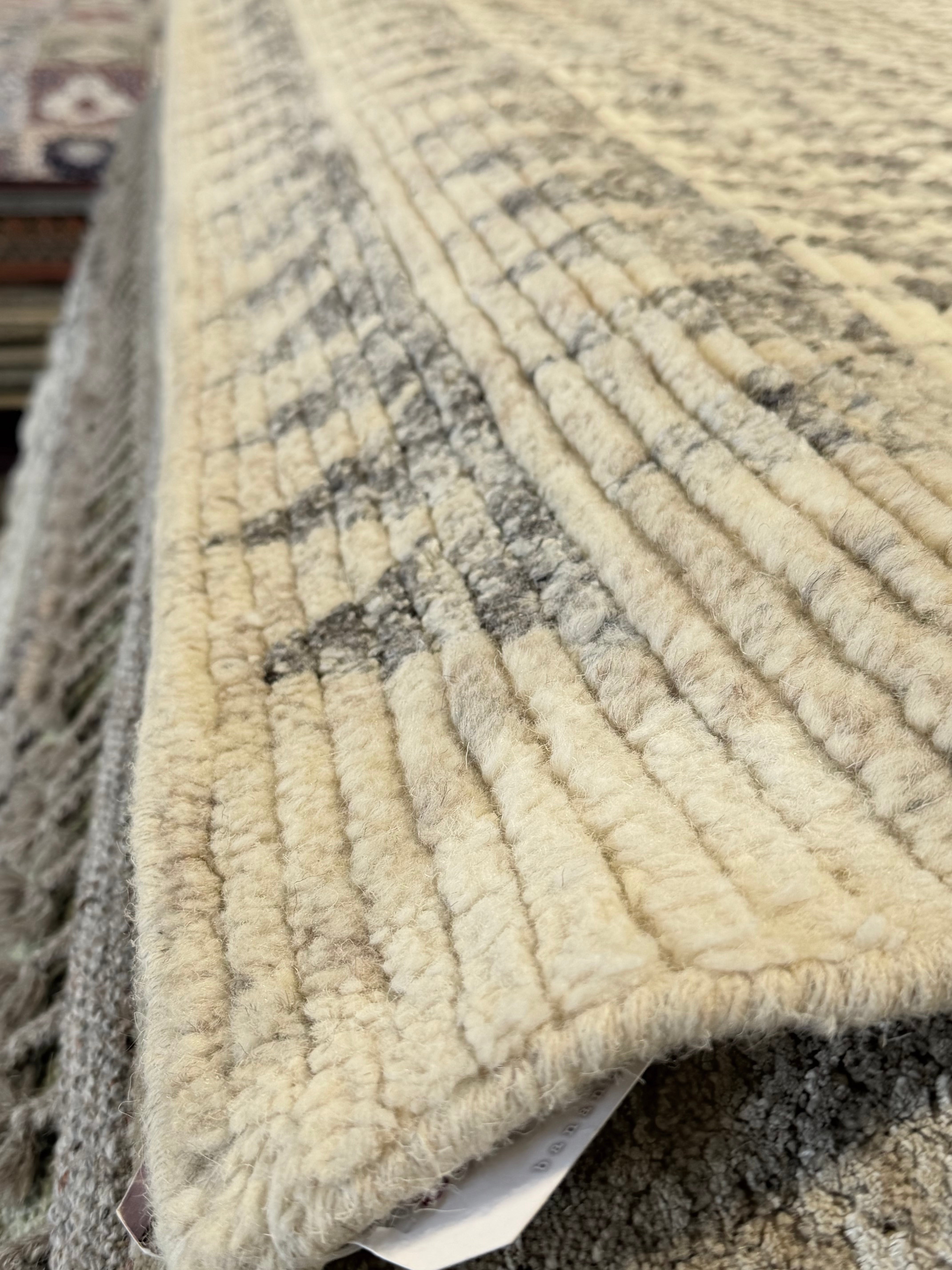 Wilco Fanatic 8.3x10 Hand-Knotted Lichi Ivory and Grey