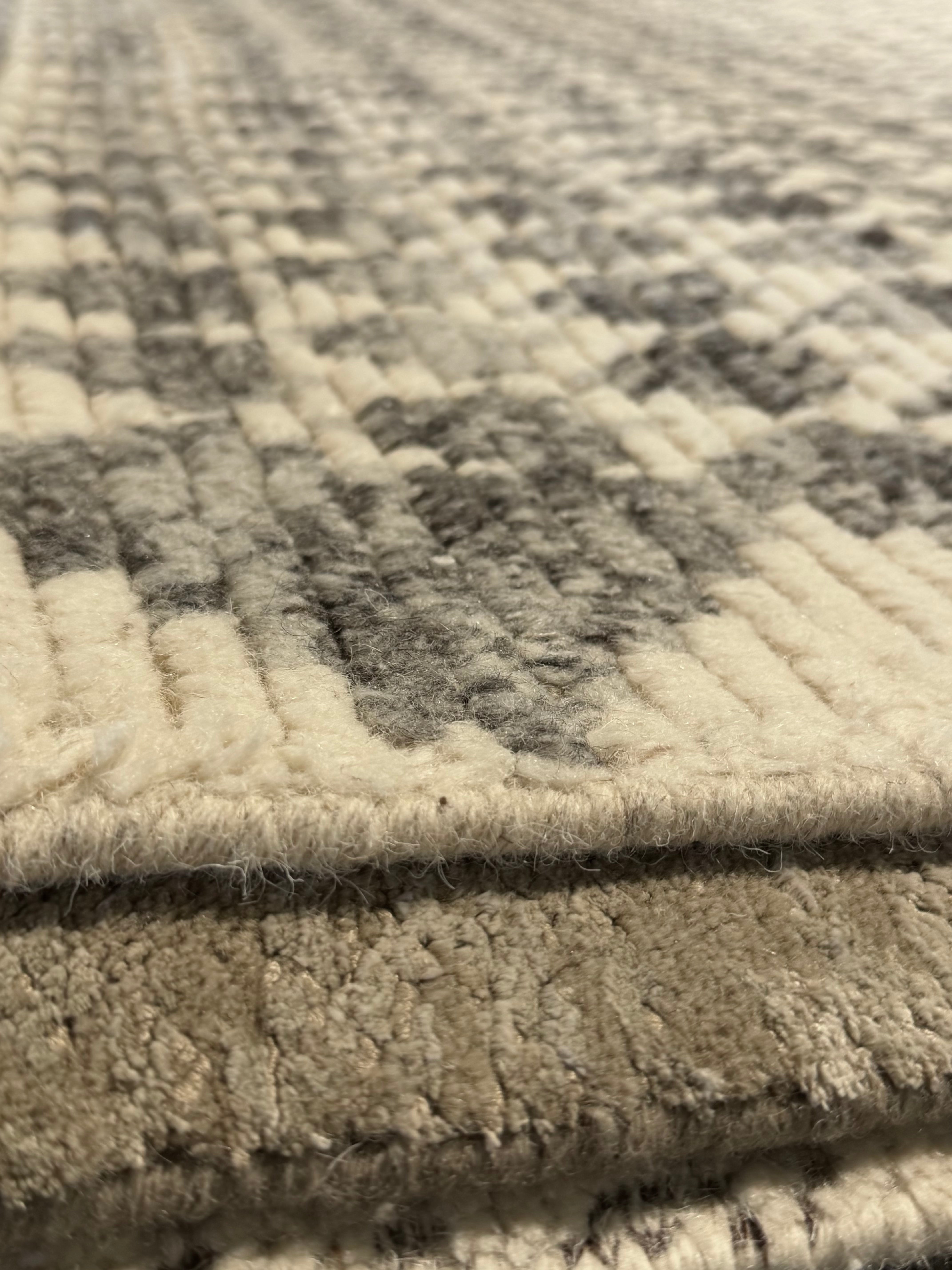 Wilco Fanatic 8.3x10 Hand-Knotted Lichi Ivory and Grey