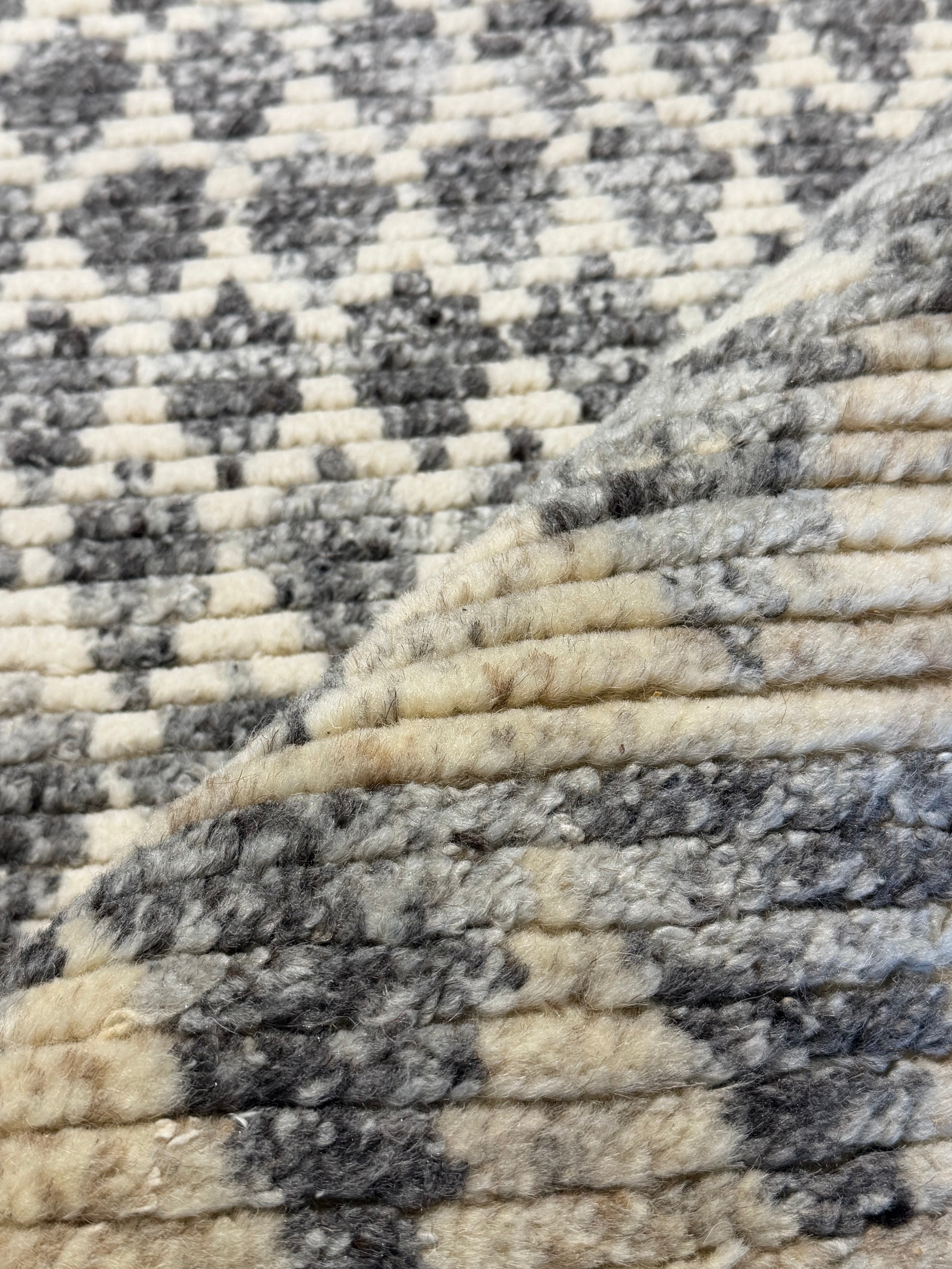 Wilco Fanatic 8.3x10 Hand-Knotted Lichi Ivory and Grey