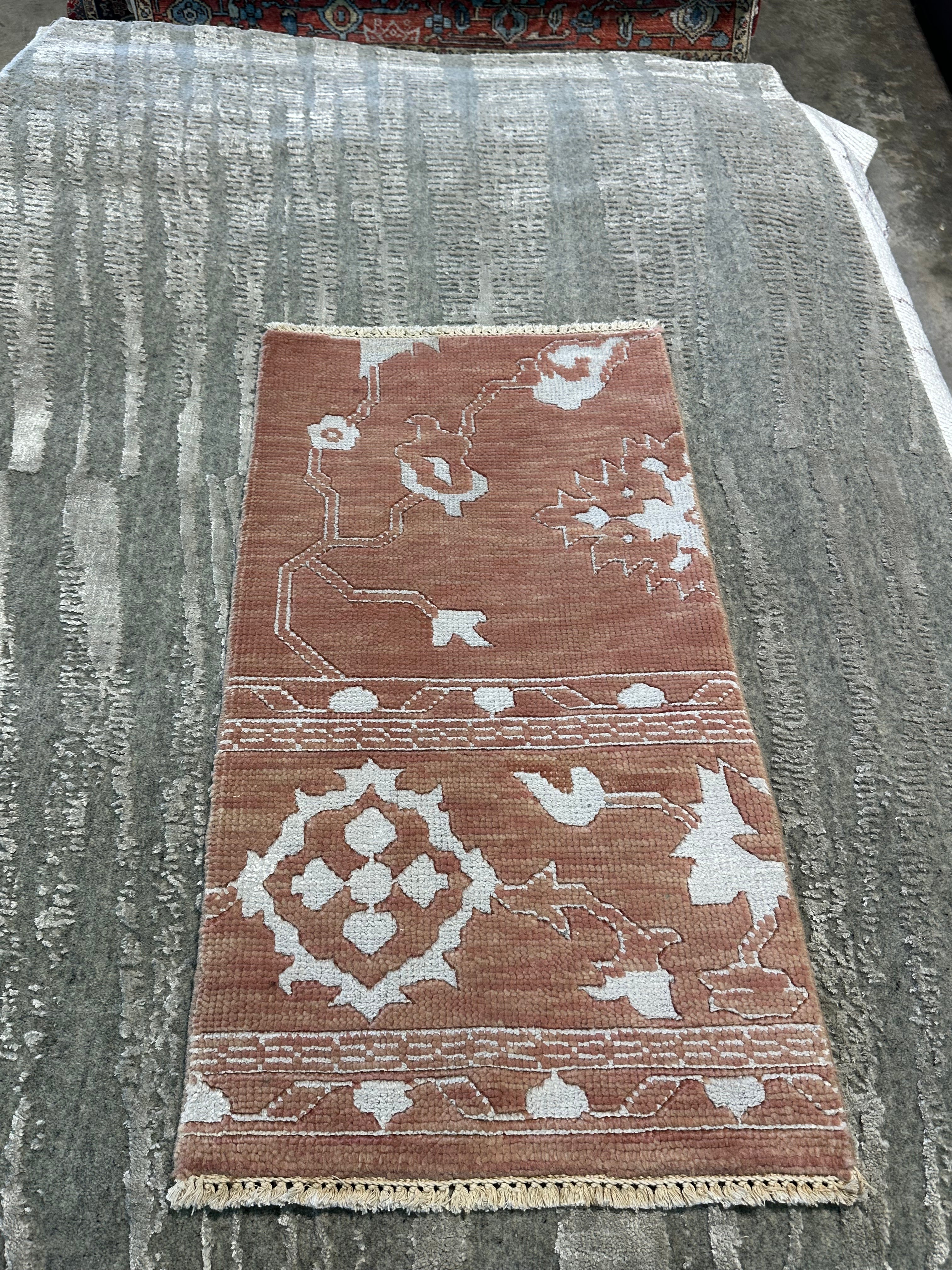 Victoria Joliddie 2x3 Hand-Knotted Oushak Rug