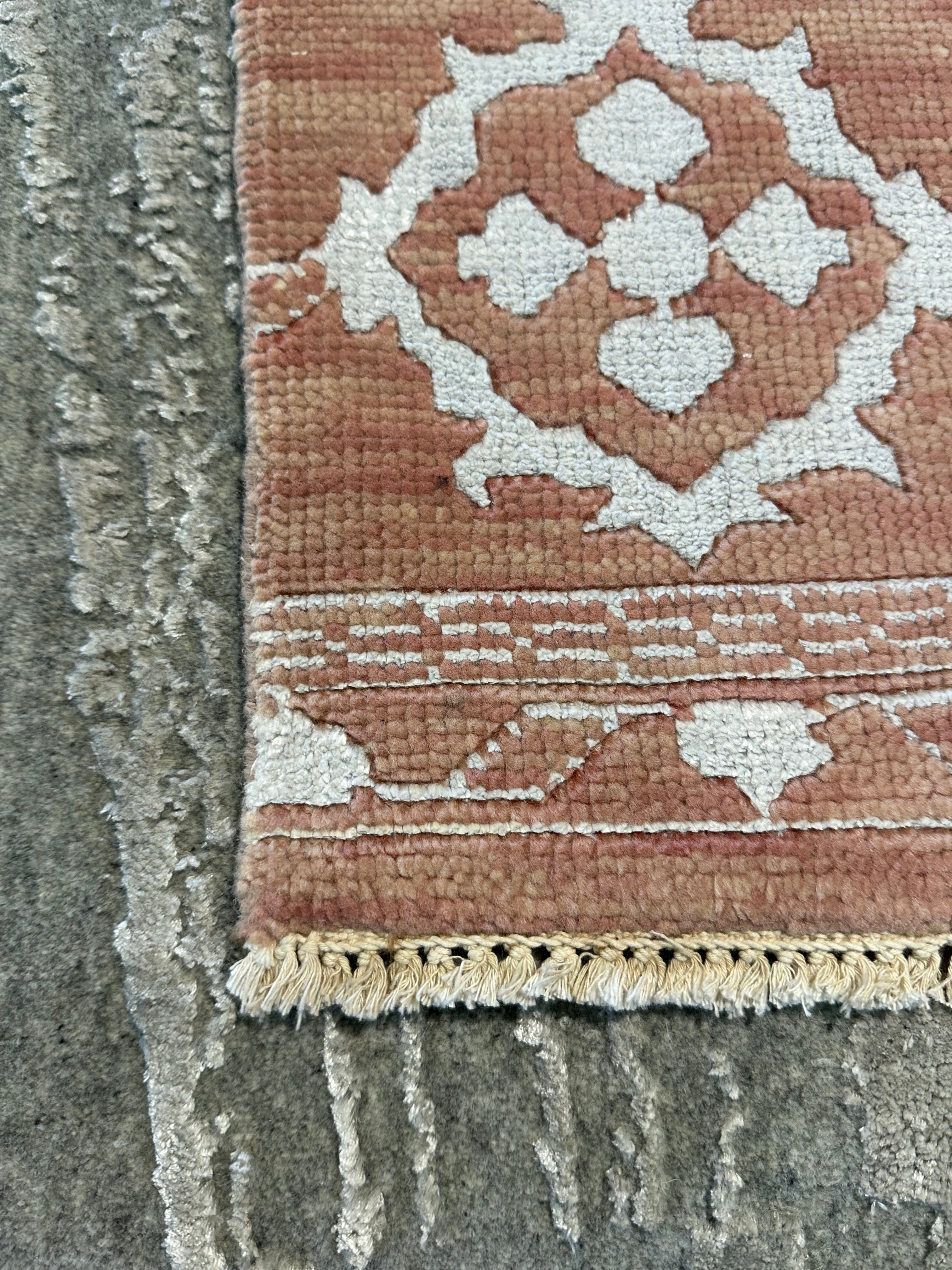 Victoria Joliddie 2x3 Hand-Knotted Oushak Rug