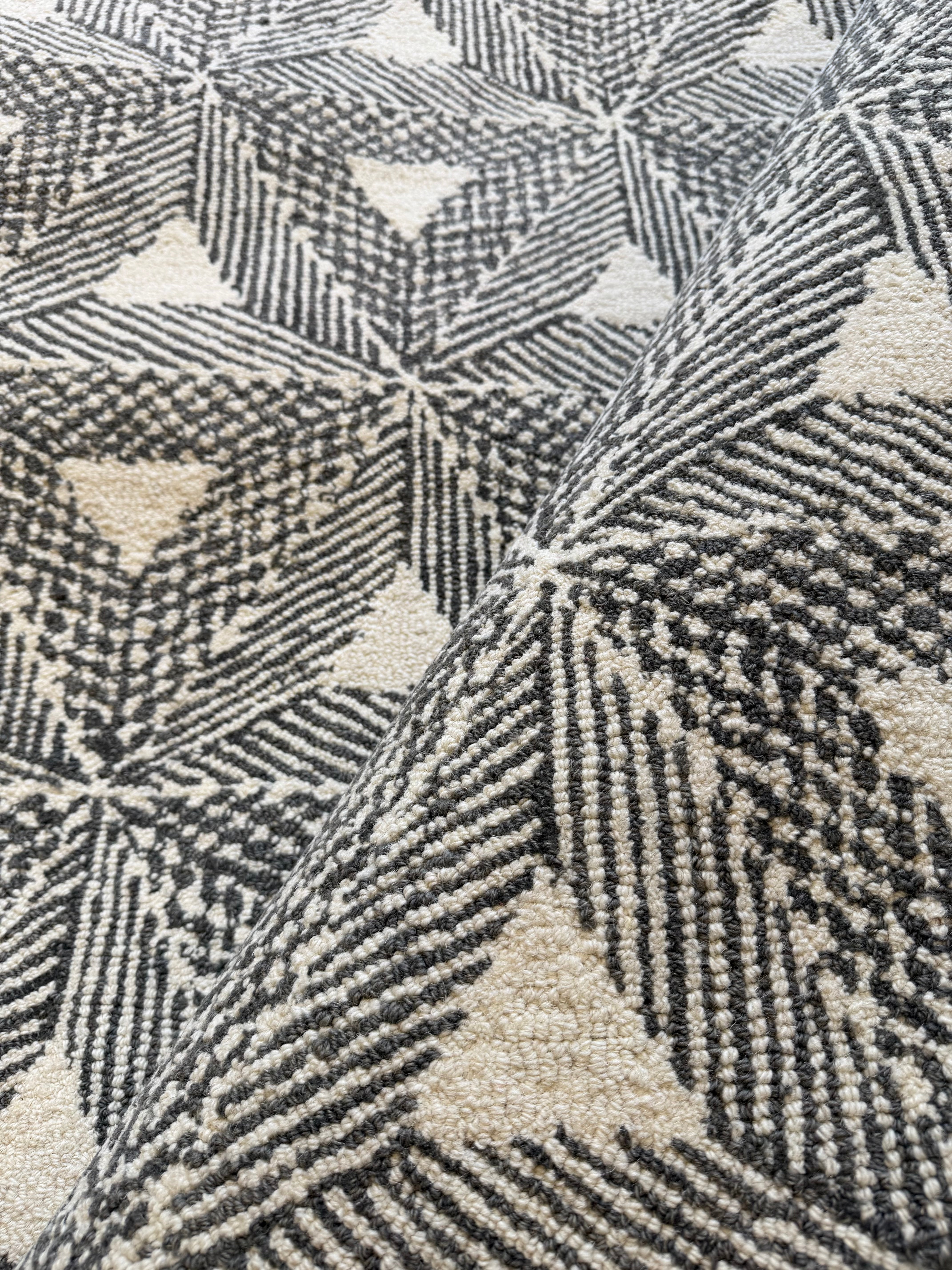 Golda 5x8 Hand-Tufted Wool Ivory & Grey Diamond