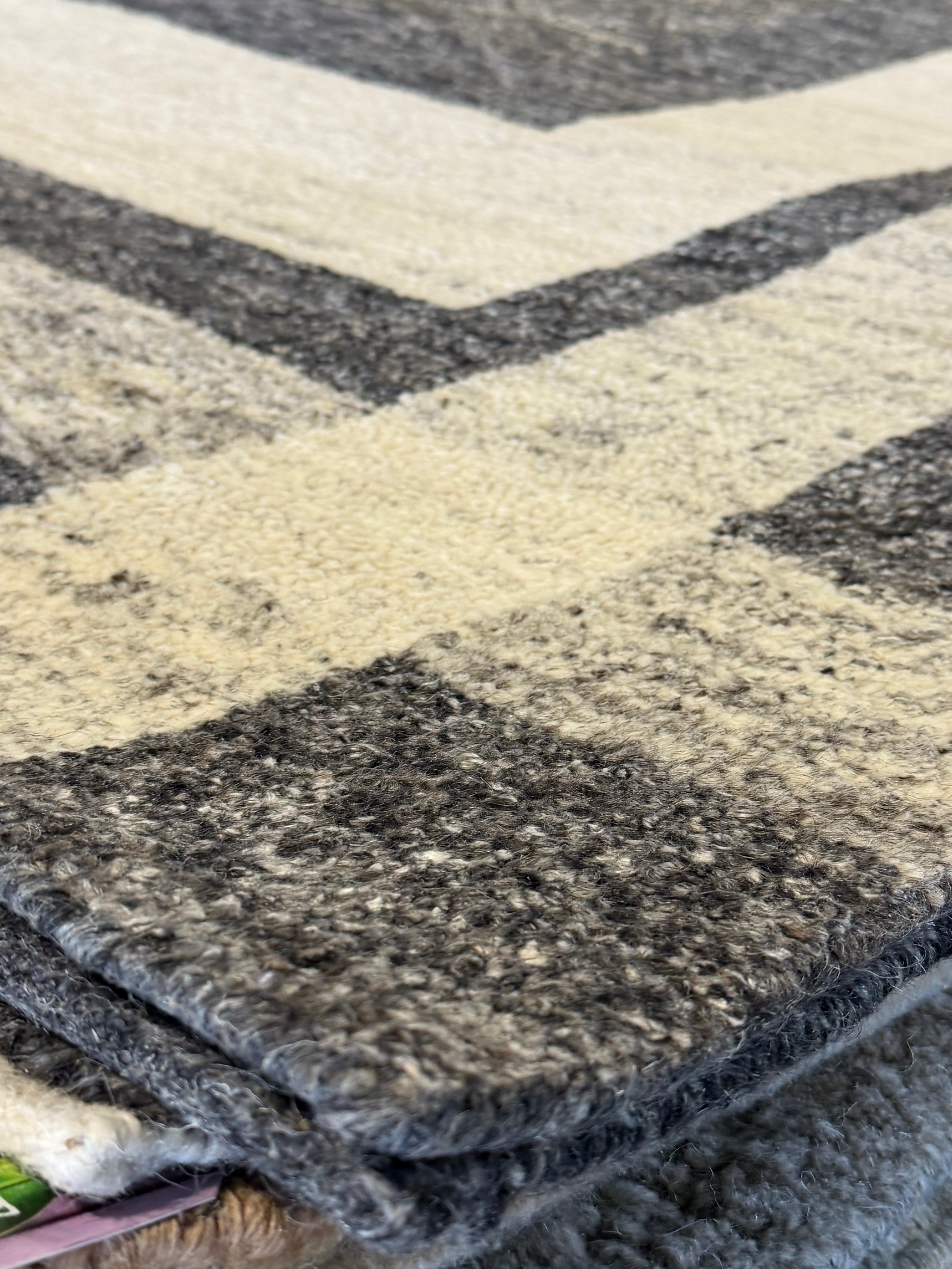 Kristoff 7.9x10 Hand-Knotted Grey & Silver Geometrical