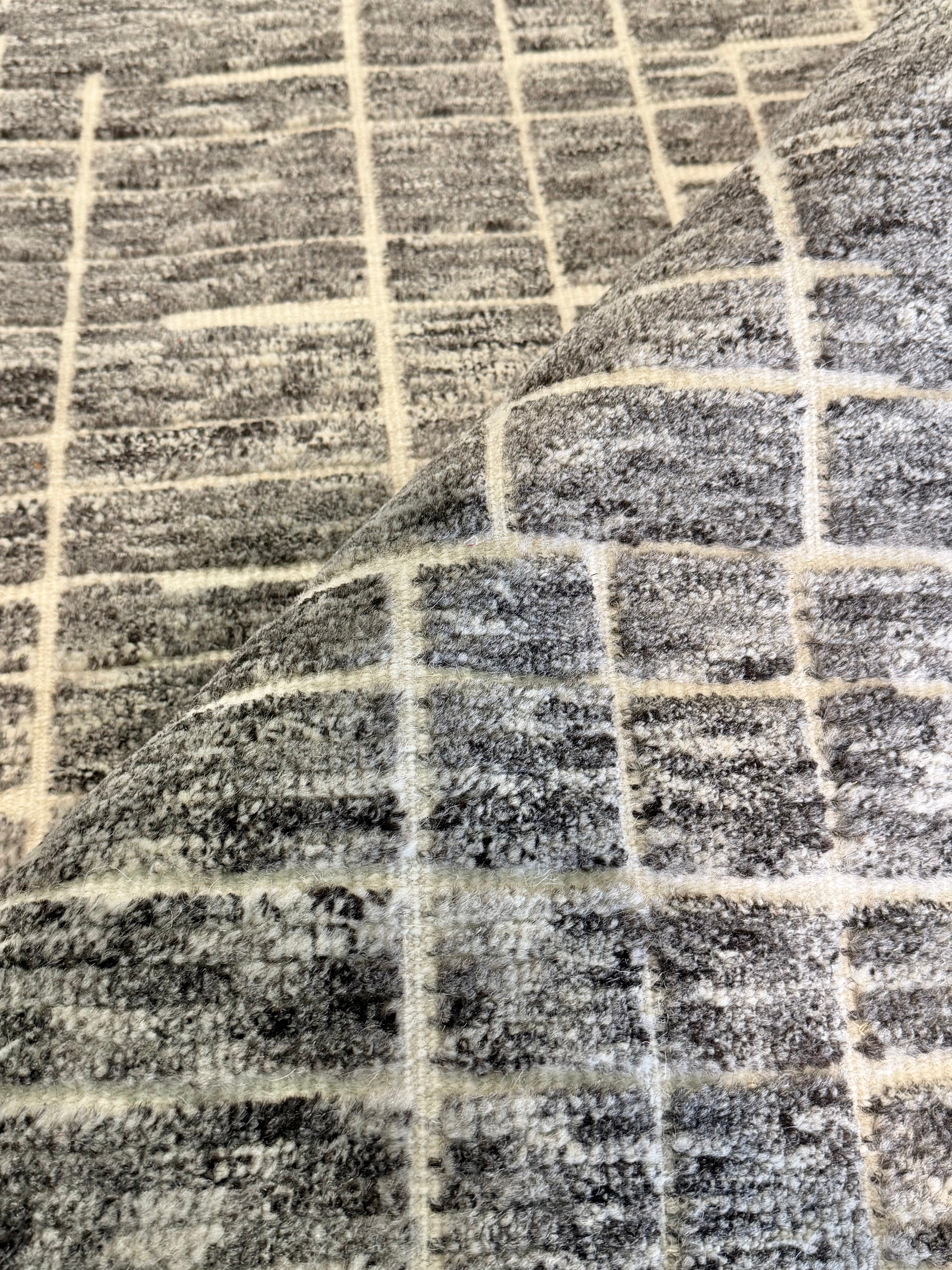 Sid 8.3x9.9 Hand-Knotted Silver & Grey High Low