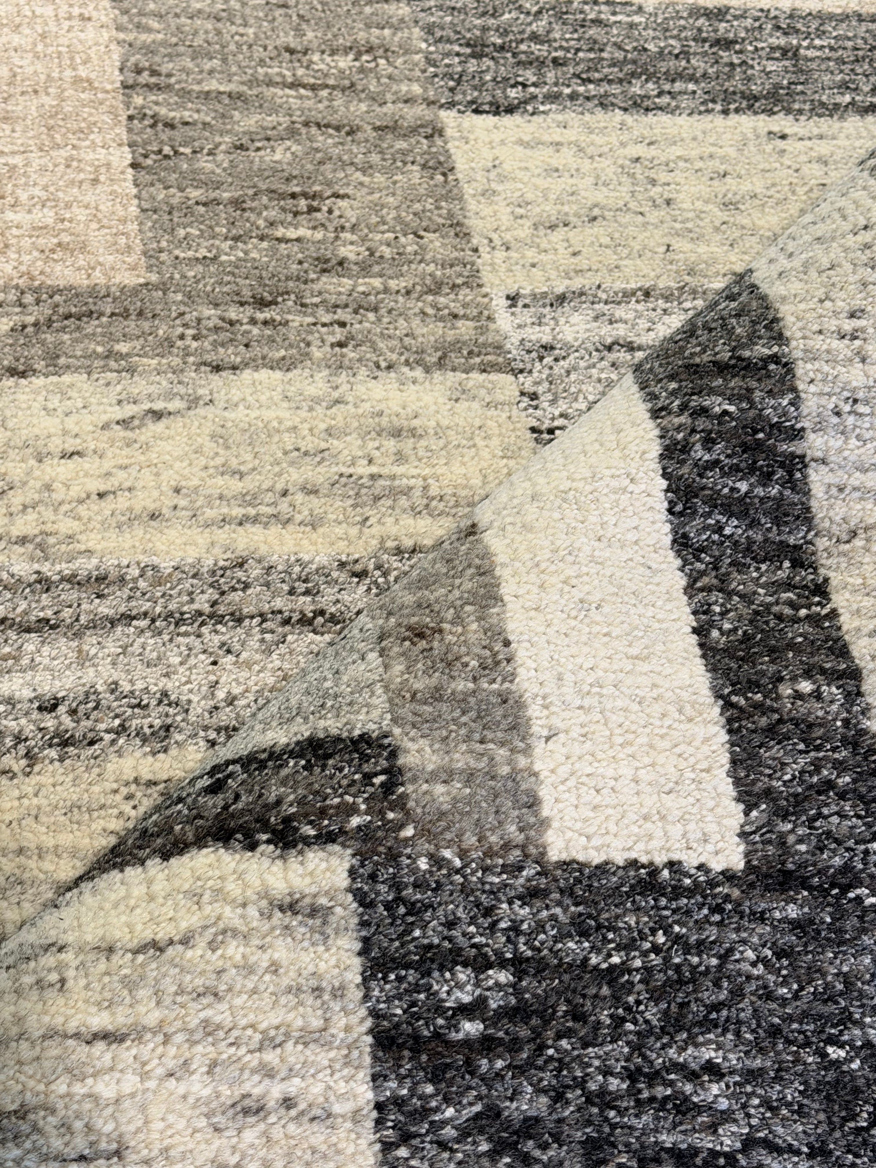 Dr. Hasseldorf 7.9x10 Hand-Knotted Brown & Beige Geometrical