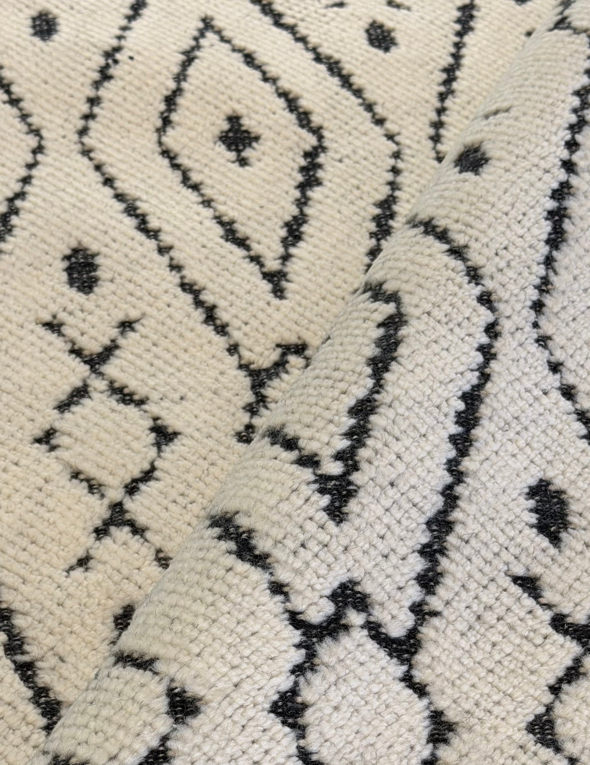 Lou 8x10 Hand-Knotted Silver & Grey High Low