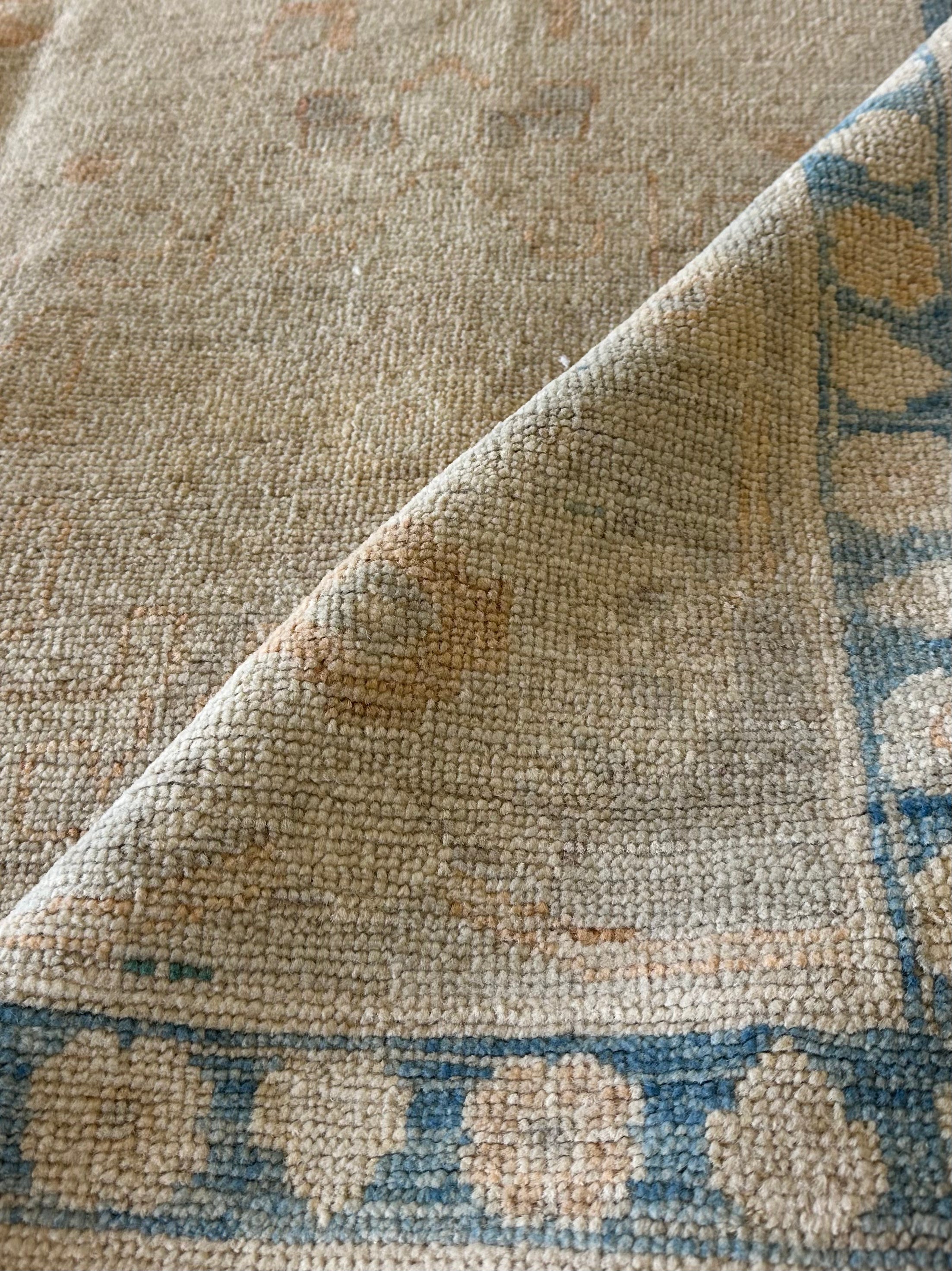 Samantha Brown 10.1x13.5 Beige and Blue Whitewashed Hand-Knotted Oushak